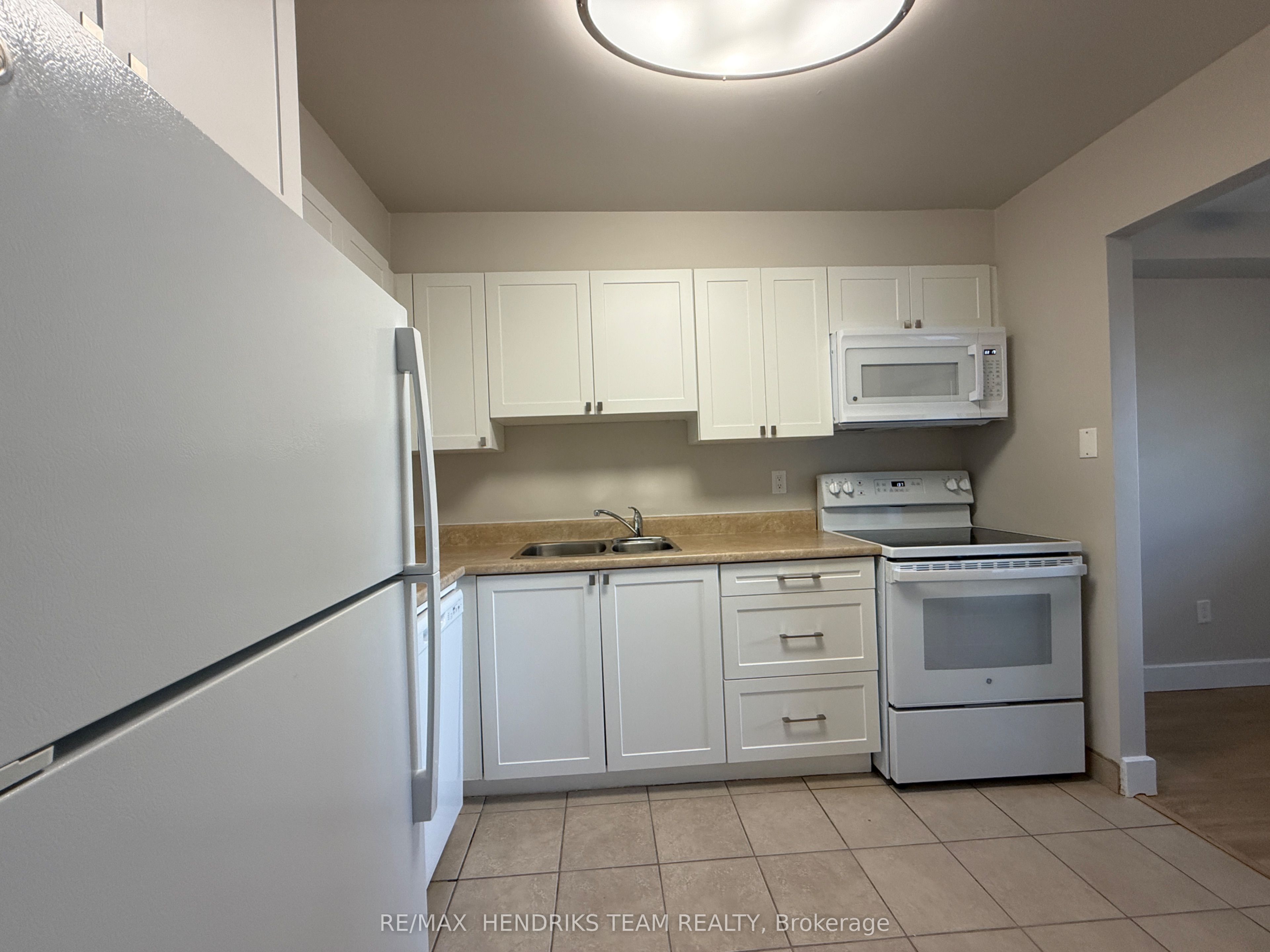4982 Chrysler Avenue 302, Niagara Falls, ON L2E 7B4 photo 2