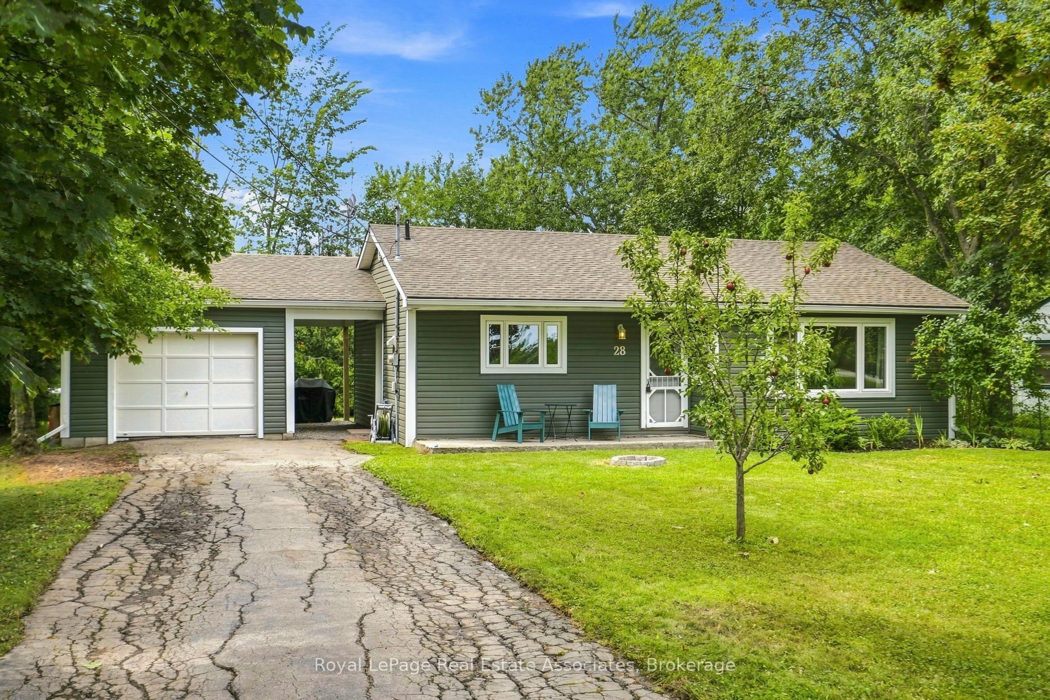 28 Kelson Avenue S, Grimsby, ON L3M 4C3