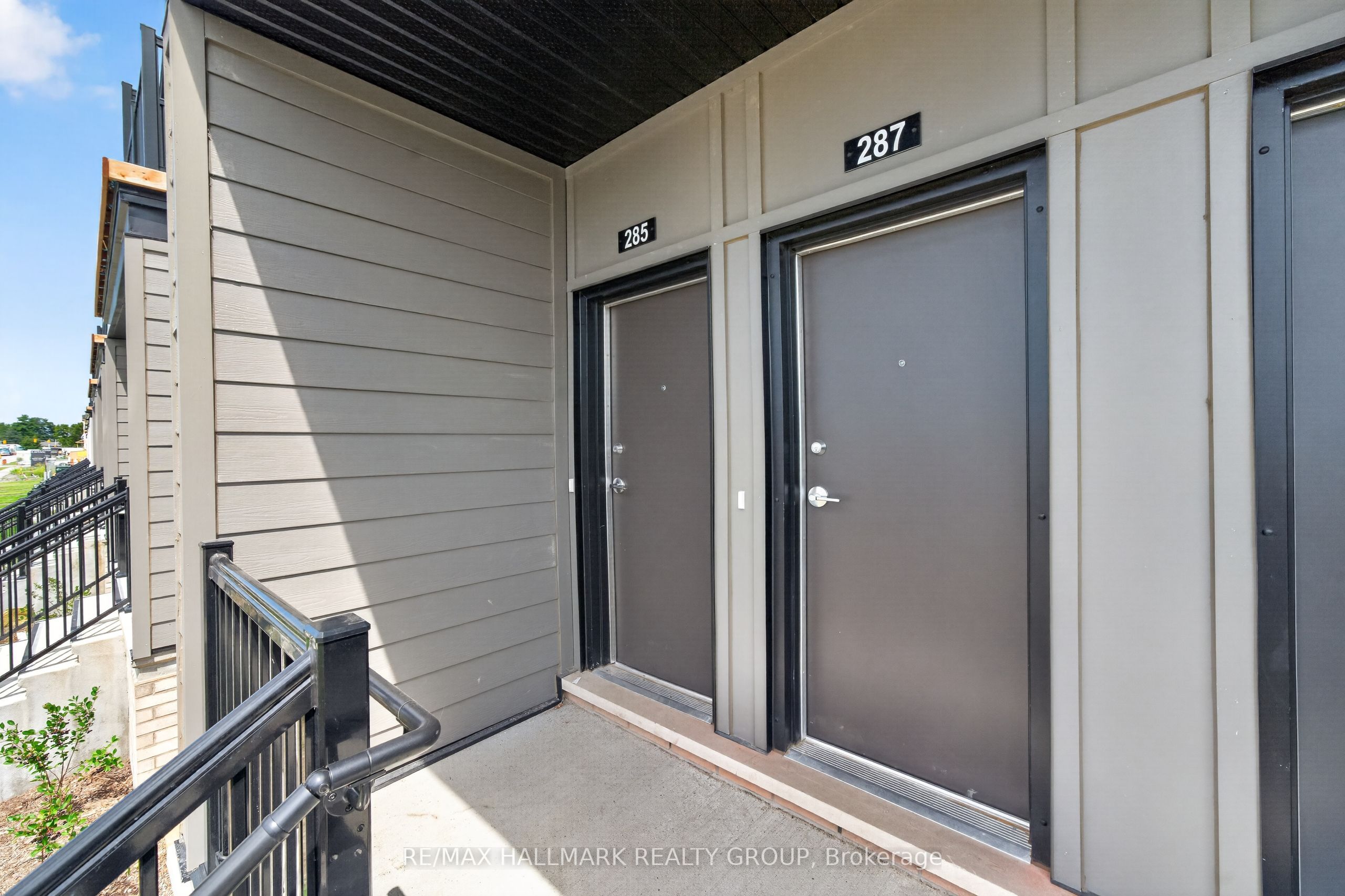 285 Lamarche Avenue, Orleans - Convent Glen and Area, ON K1W 0Y3 photo 4