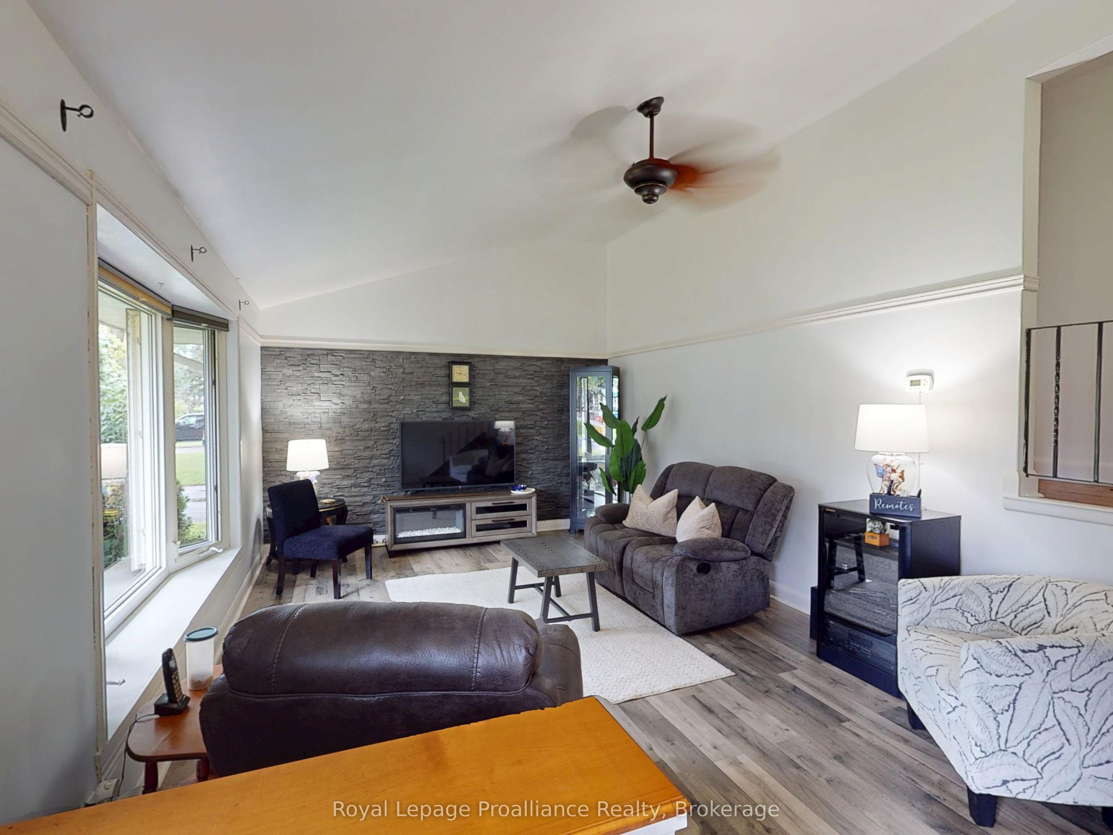 32 Glen Road, Belleville, ON K8P 4G1 photo 4