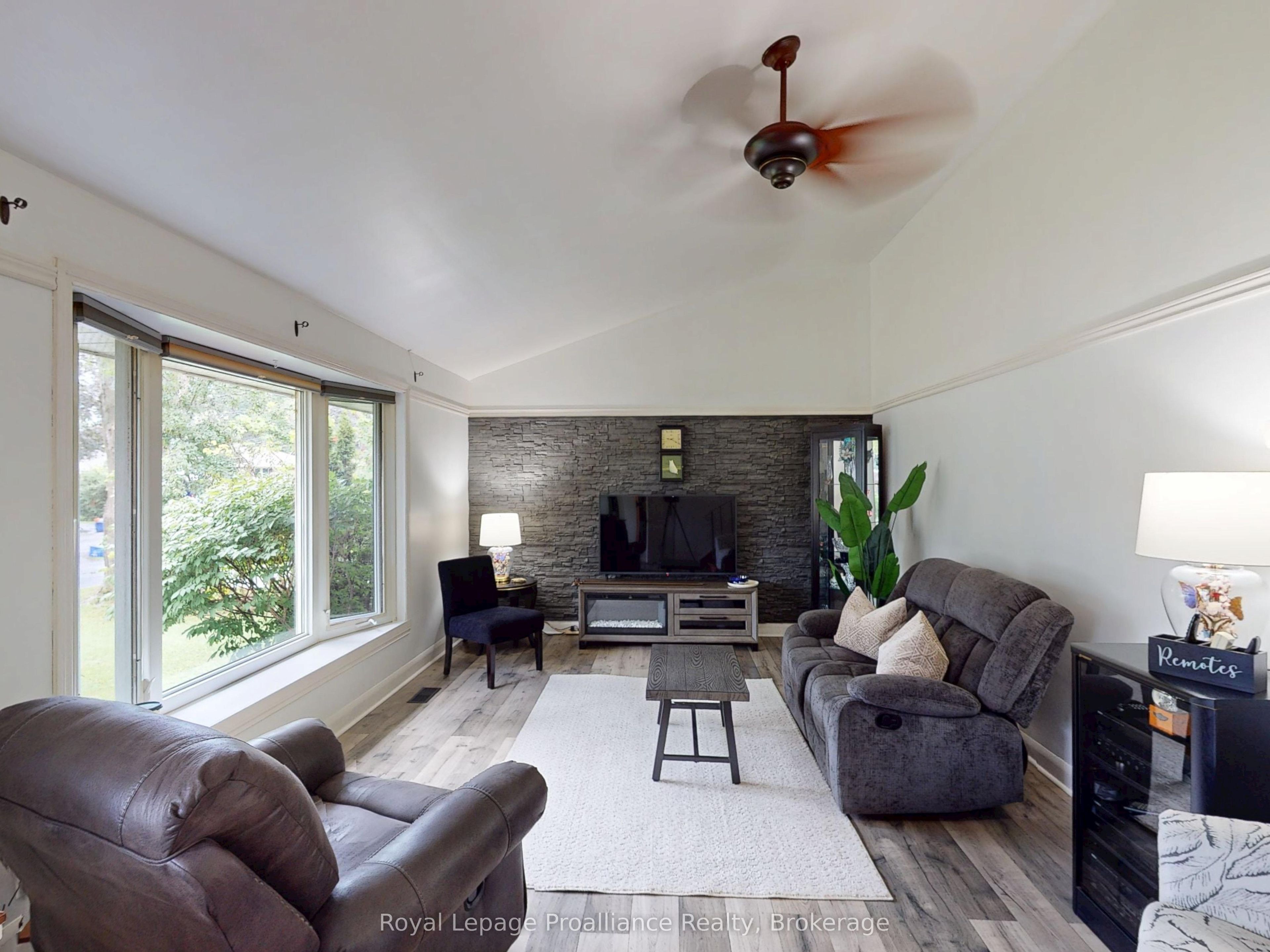 32 Glen Road, Belleville, ON K8P 4G1 photo 5