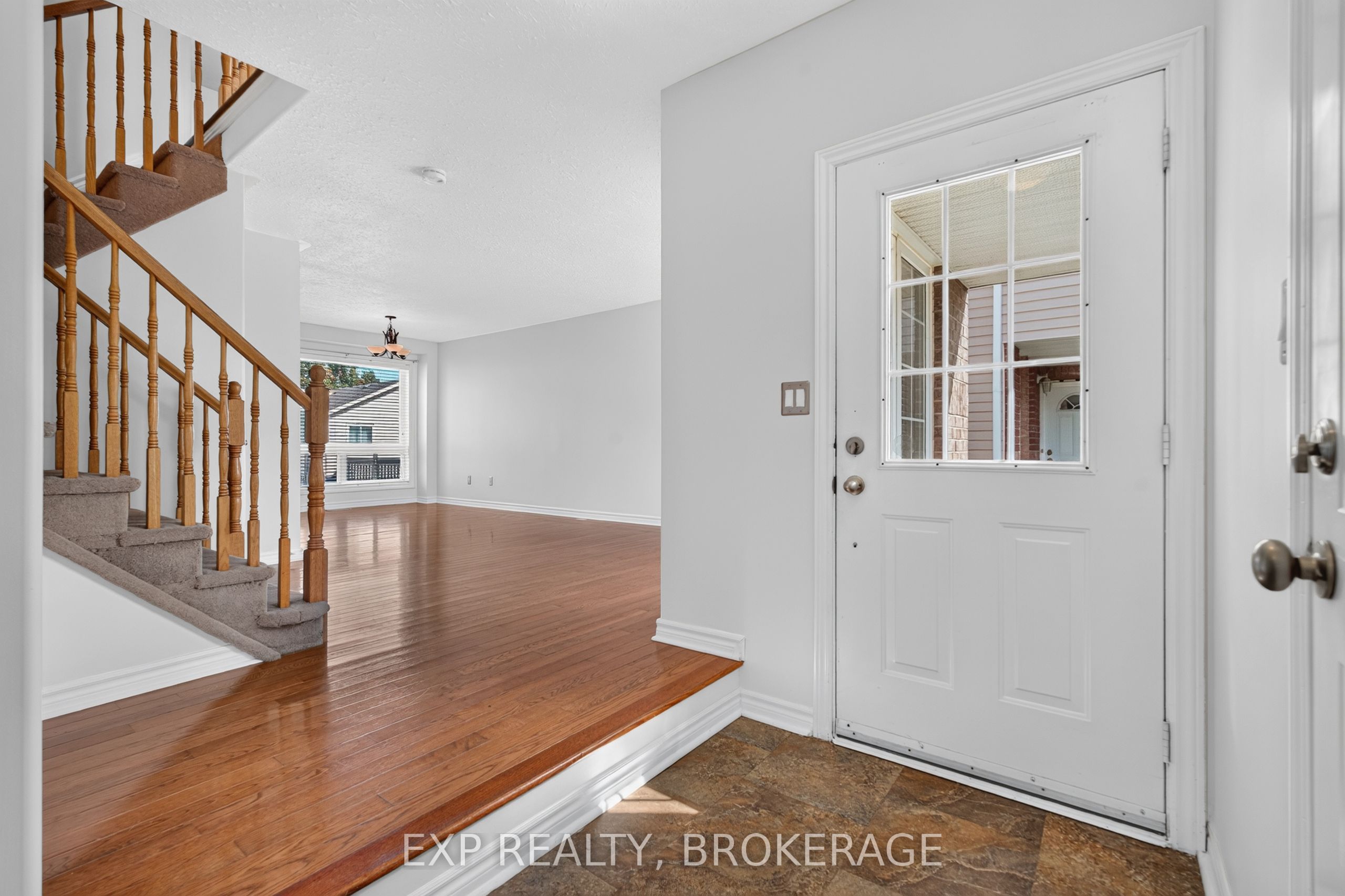 1896 BERRYWOOD Crescent, Kingston, ON K7P 3G4 photo 5