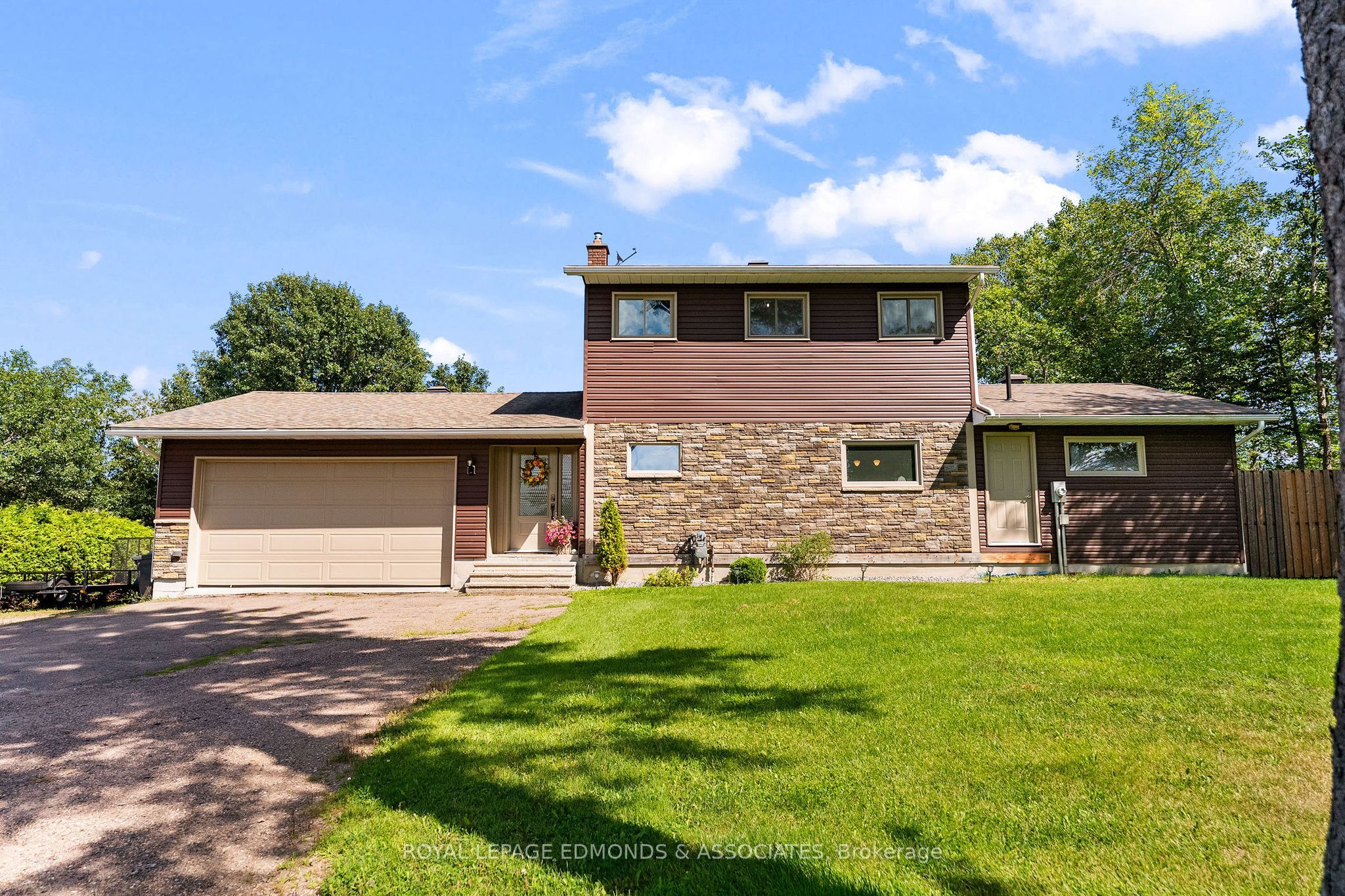 11946 Round Lake Road, Laurentian Valley, ON K8A 0K8 photo 2