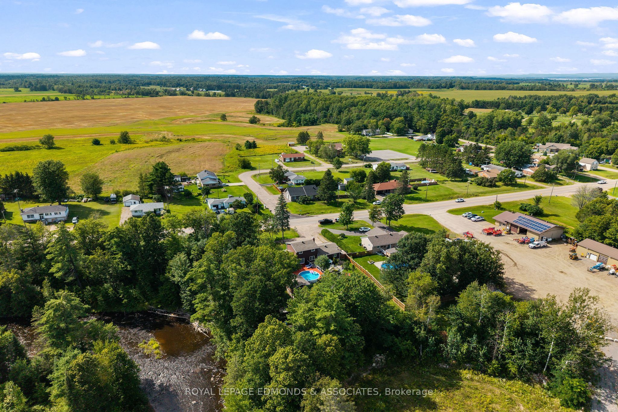11946 Round Lake Road, Laurentian Valley, ON K8A 0K8 photo 5