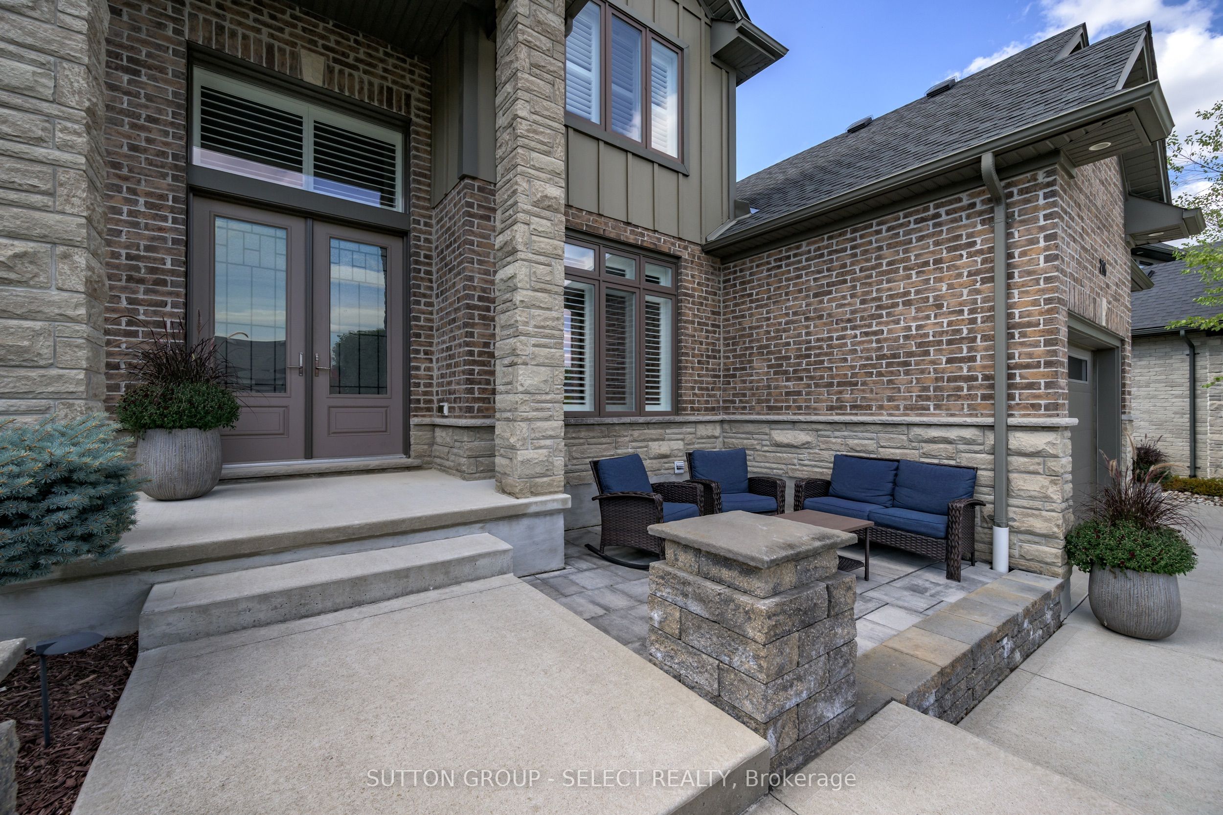 216 Martin Drive, Middlesex Centre, ON N0M 2A0 photo 2