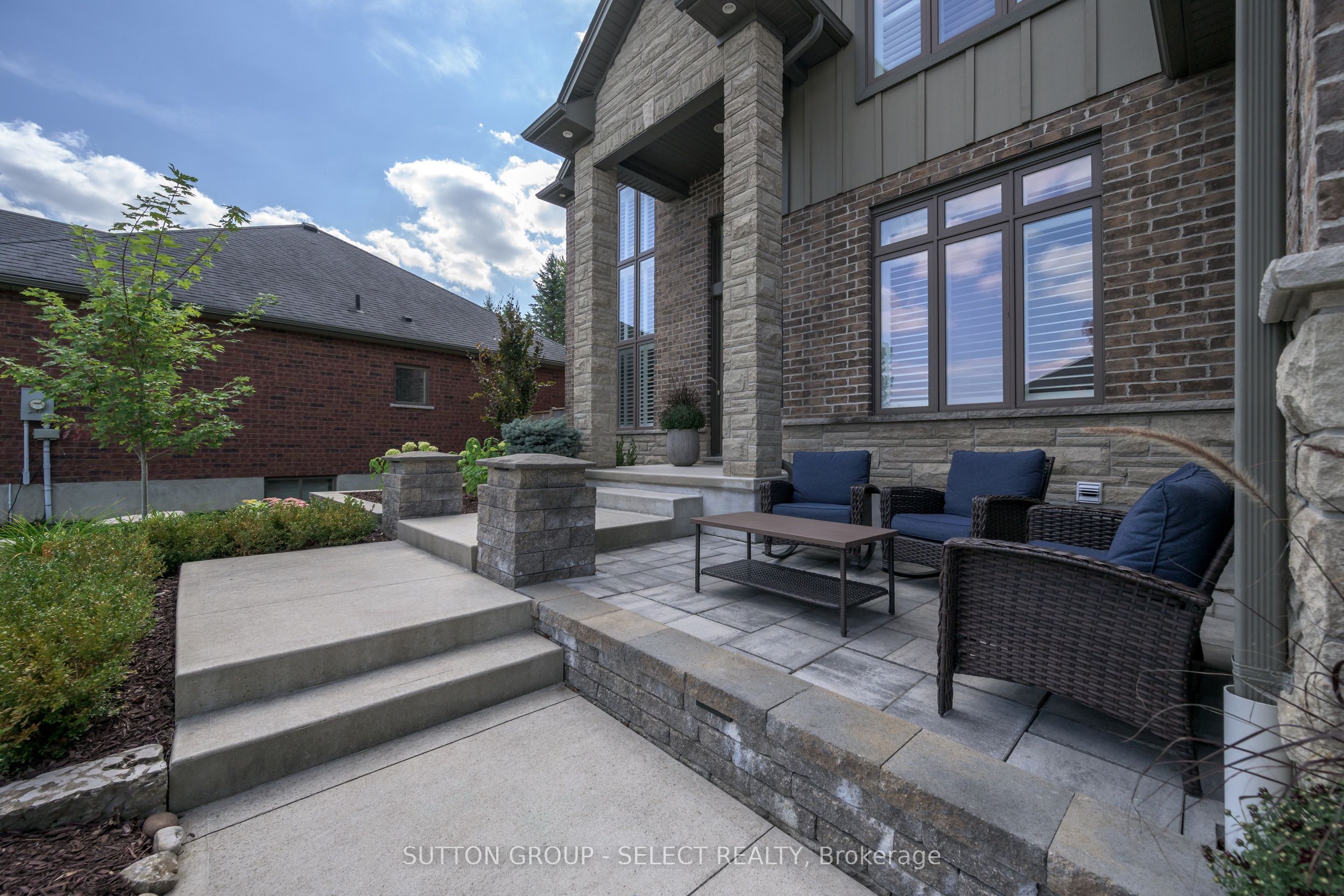 216 Martin Drive, Middlesex Centre, ON N0M 2A0 photo 3