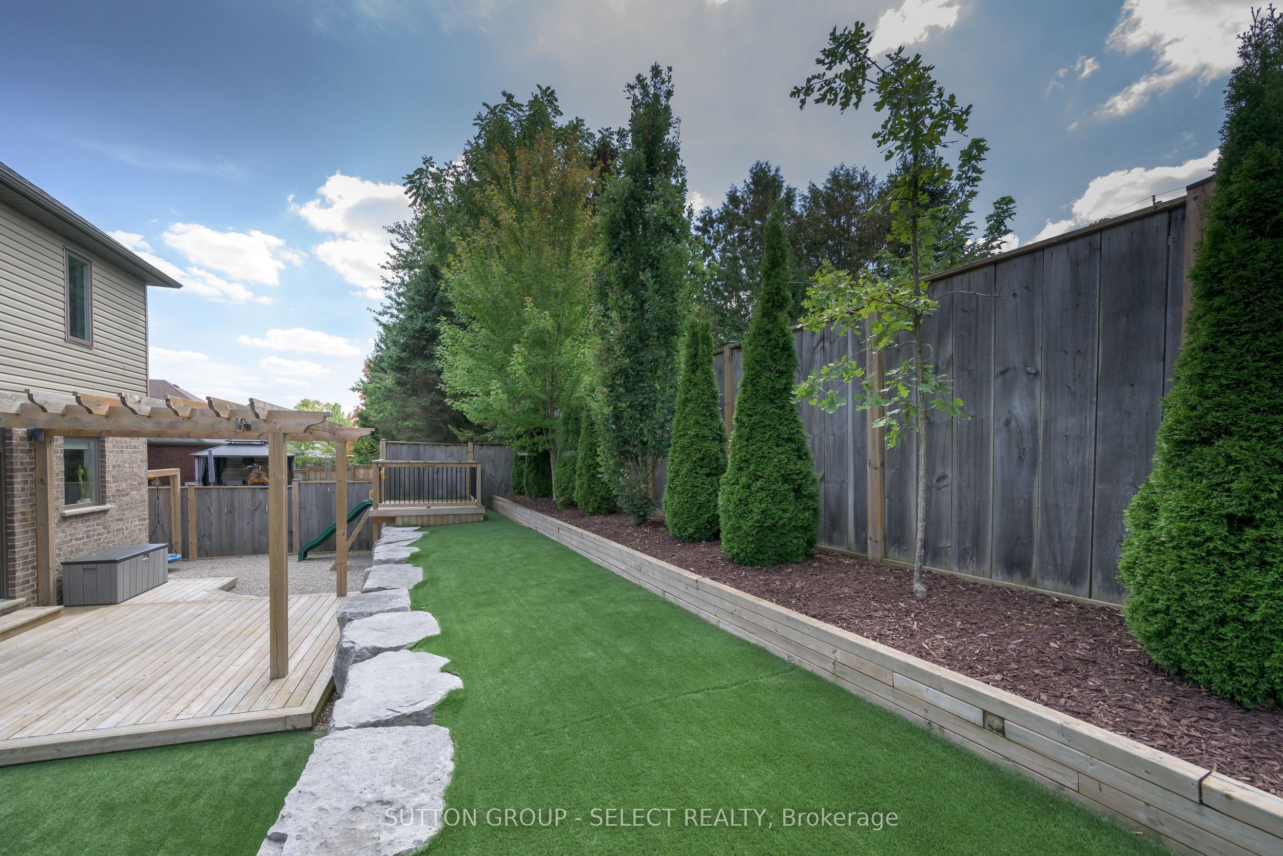 216 Martin Drive, Middlesex Centre, ON N0M 2A0 photo 5