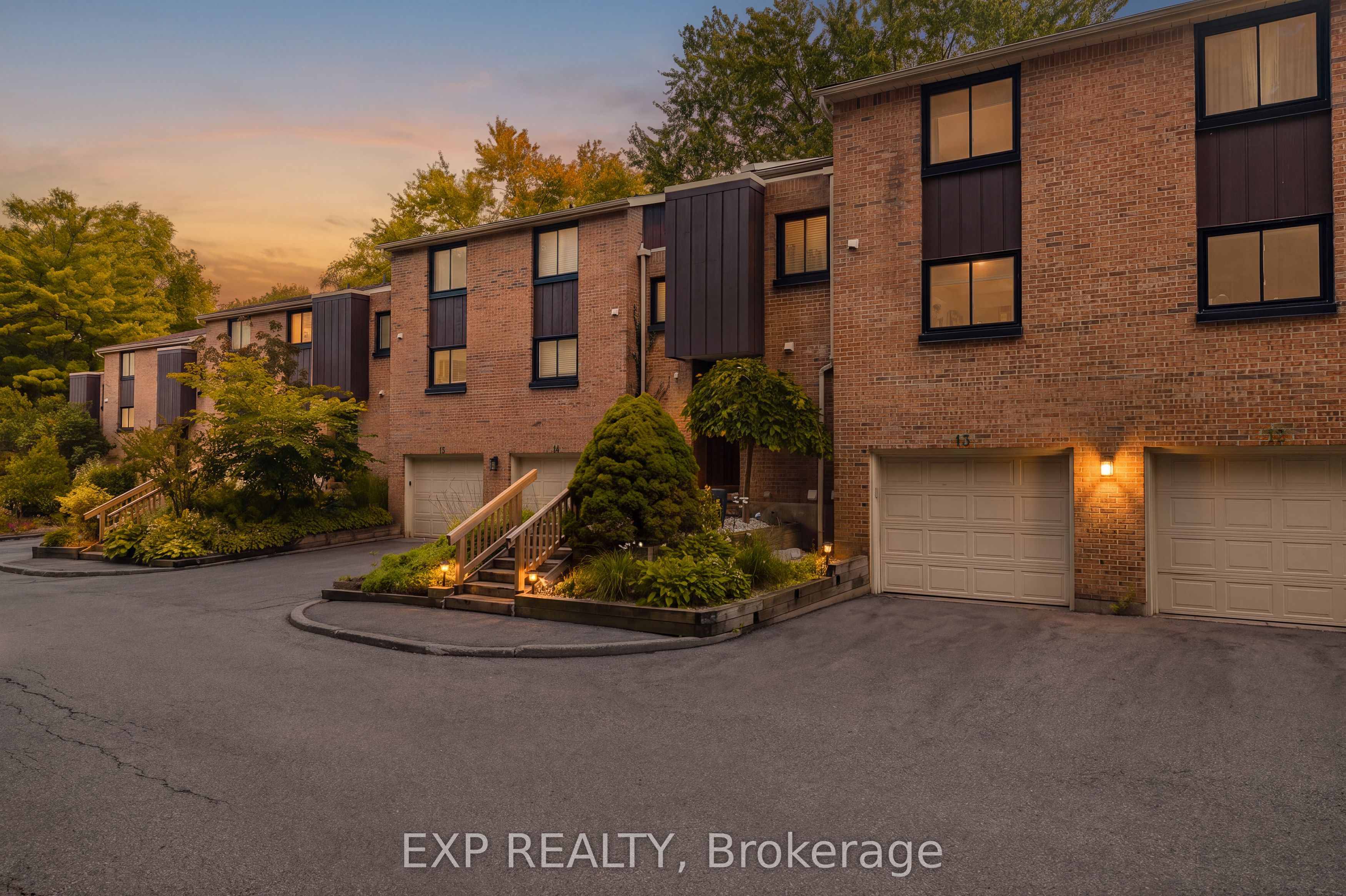 220 Salisbury Avenue 13, Cambridge, ON N1S 1K5