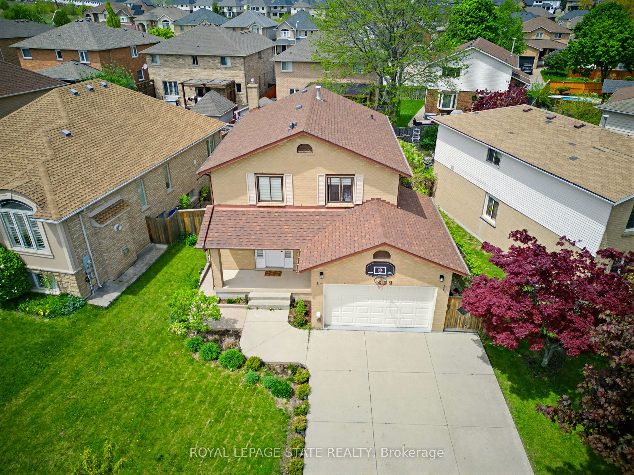 459 Dicenzo Drive, Hamilton, ON L9B 2C4 photo 2