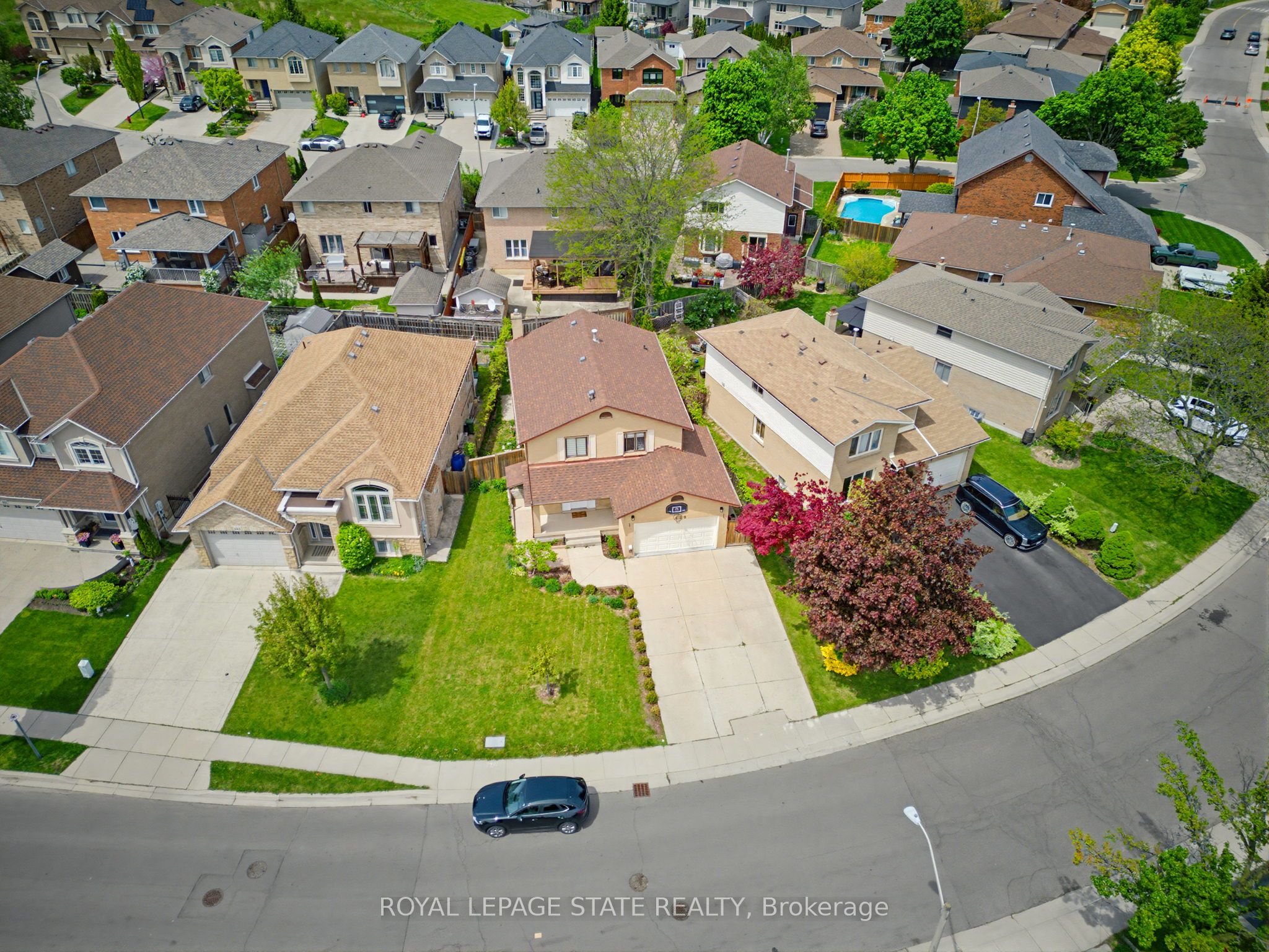 459 Dicenzo Drive, Hamilton, ON L9B 2C4 photo 3
