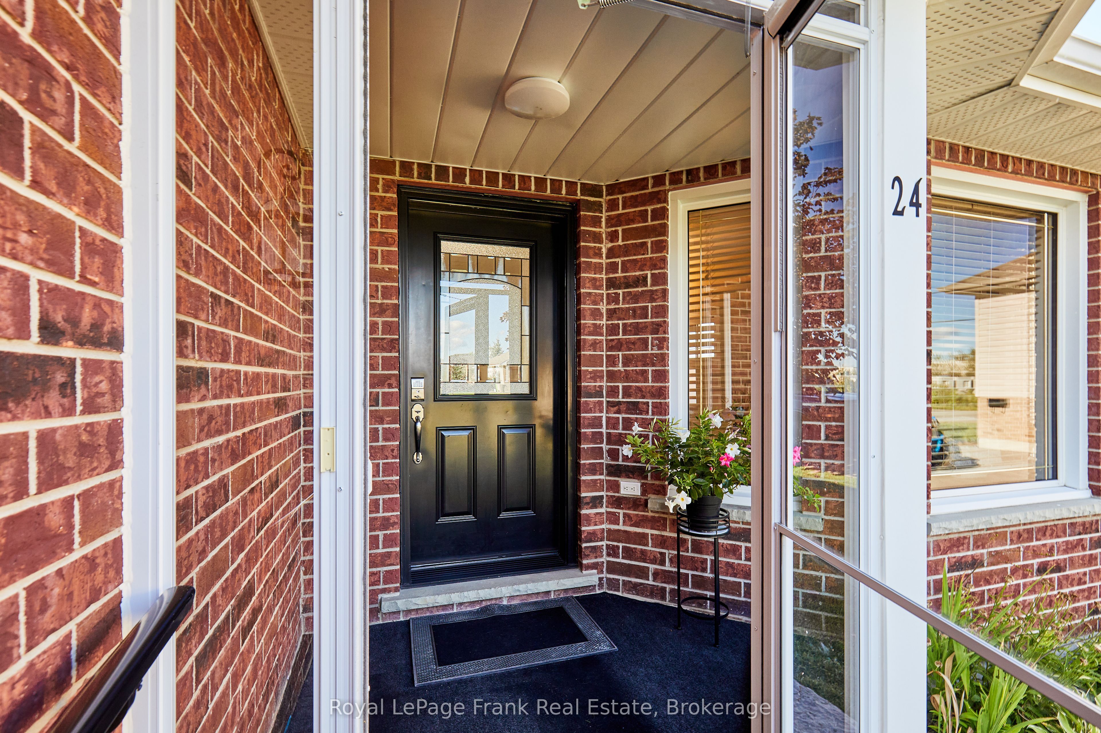 24 Beverly Street, Kawartha Lakes, ON K9V 4Y7 photo 2