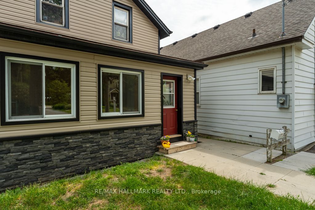 15 Adelaide Street, Grimsby, ON L3M 1X2 photo 4