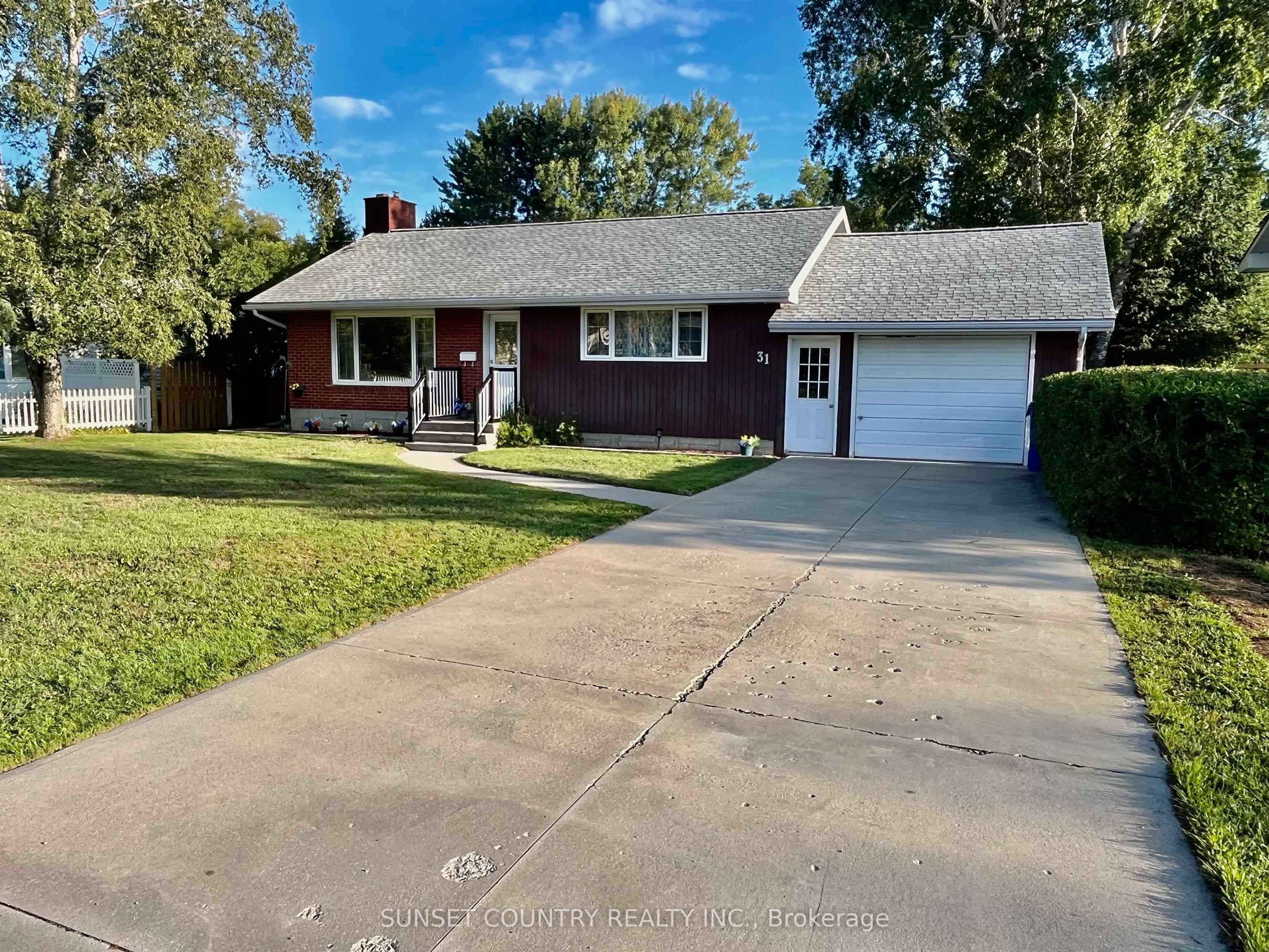 31 Ross Street, Dryden, ON P8N 1T9