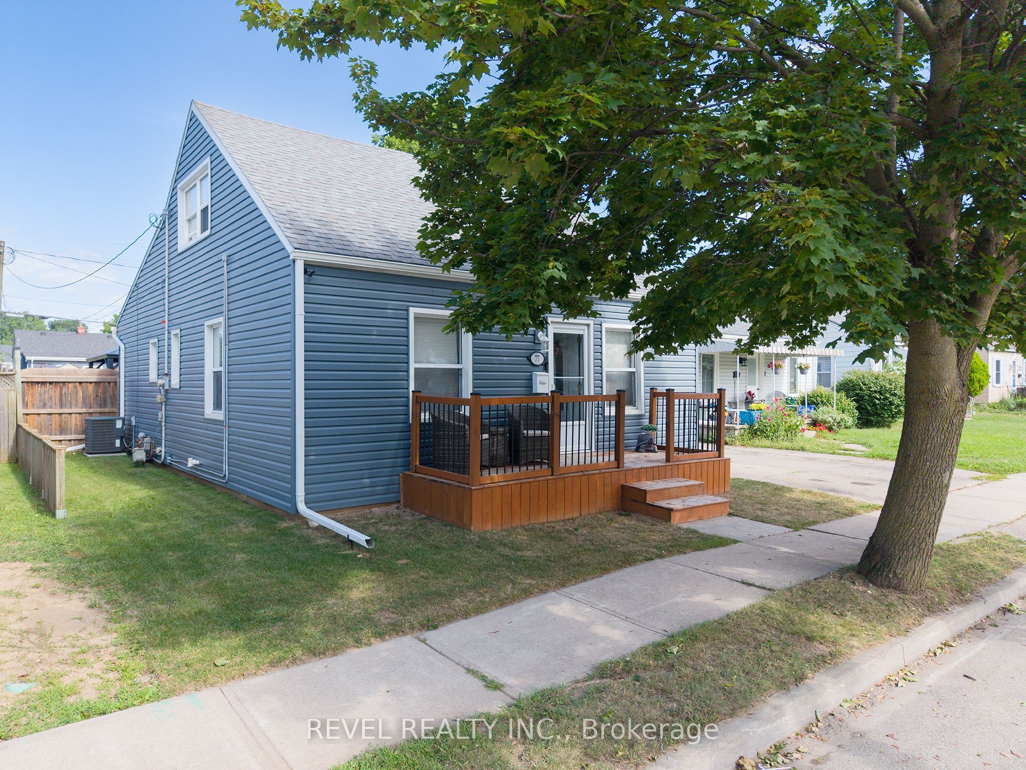 77 Eighth Avenue, Brantford, ON N3S 1C4 photo 2