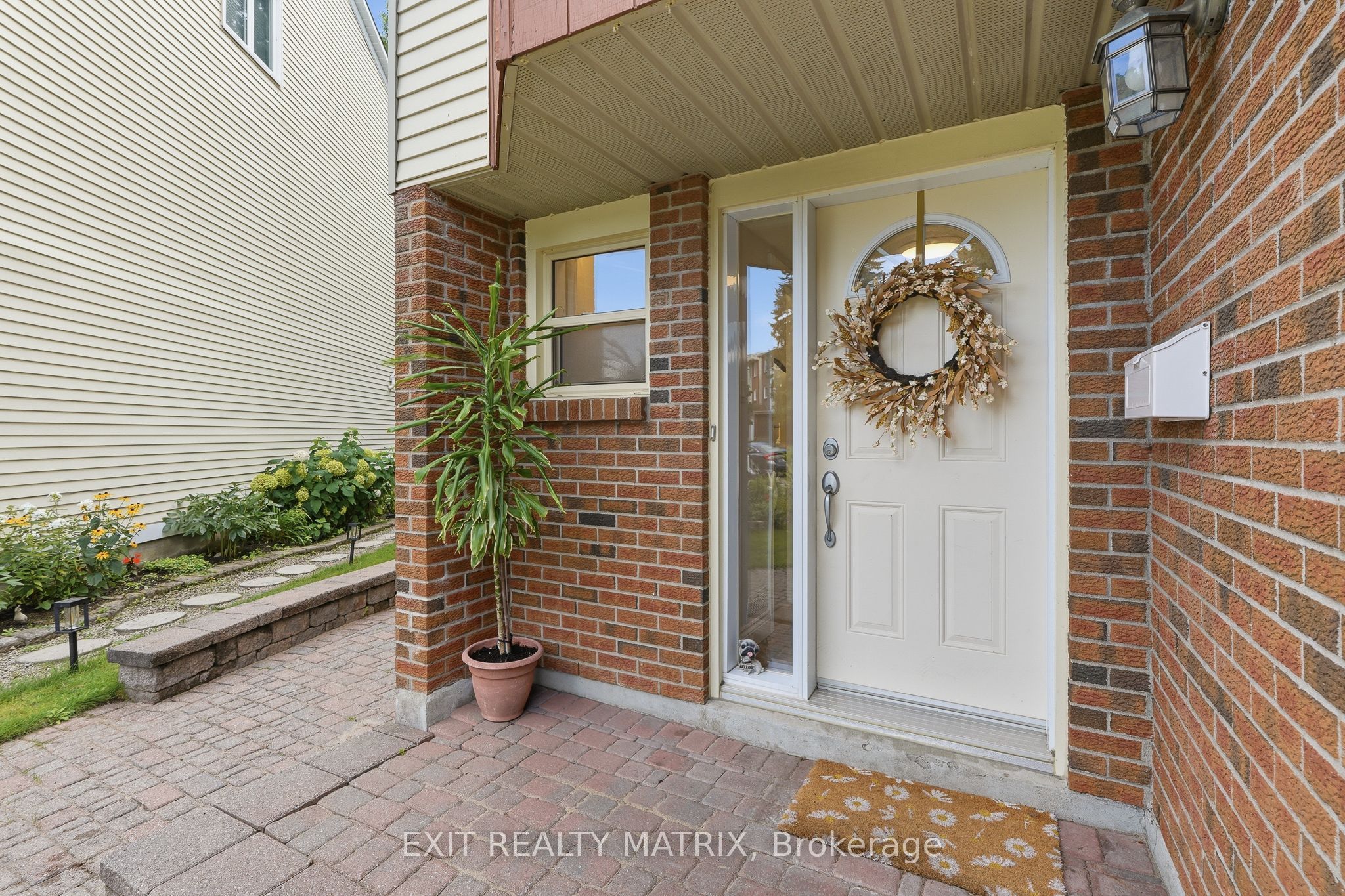 270 Fernleaf Crescent, Orleans - Cumberland and Area, ON K1E 2Z4 photo 2