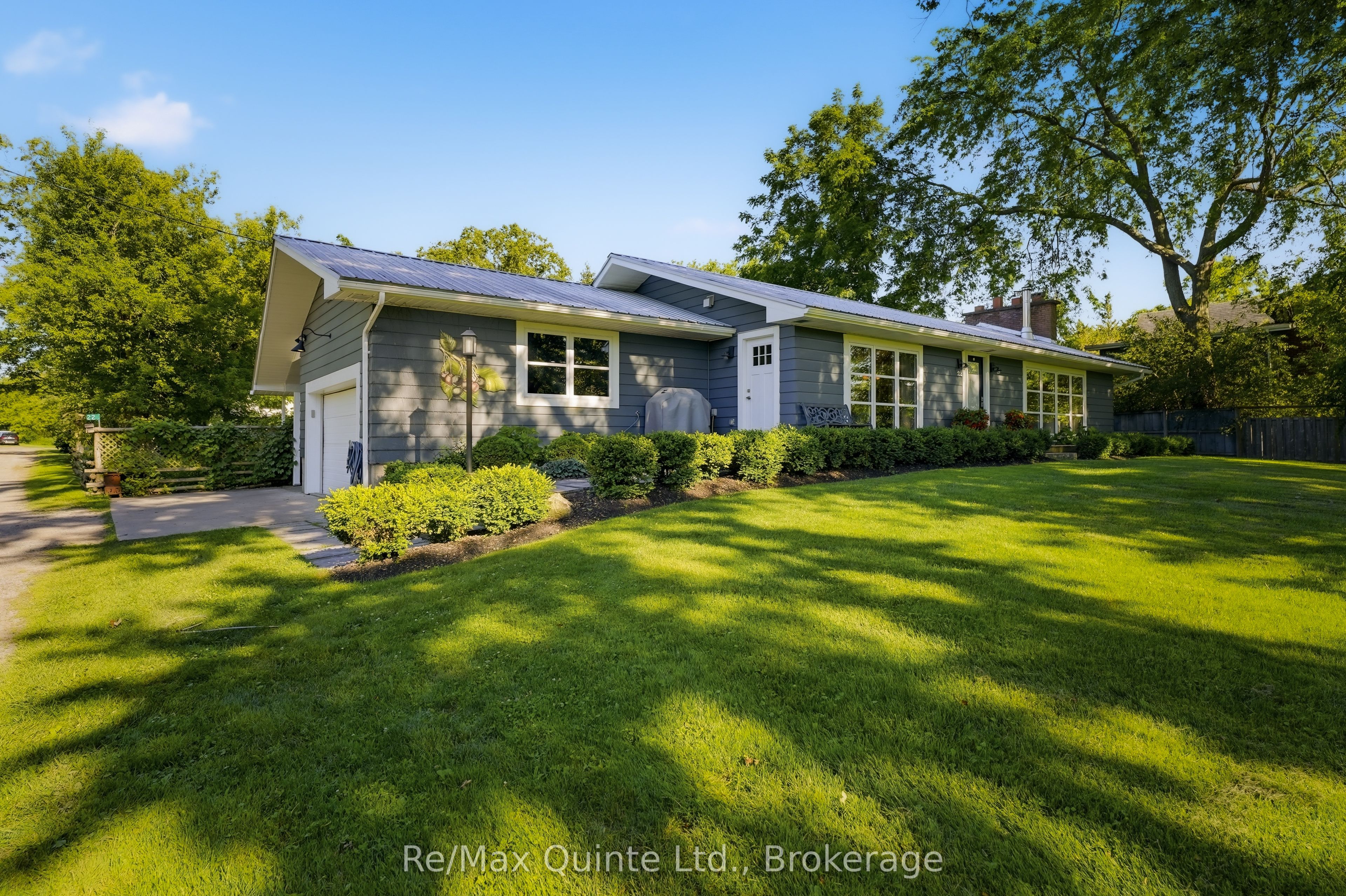 22 Beckwith Street, Prince Edward County, ON K0K 1P0 photo 2