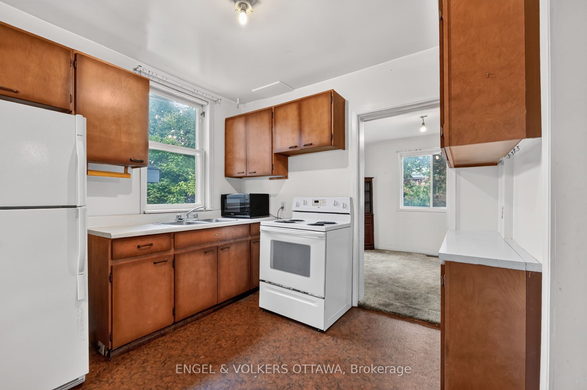 9 Geneva Street, Tunneys Pasture and Ottawa West, ON K1Y 3N5 photo 4