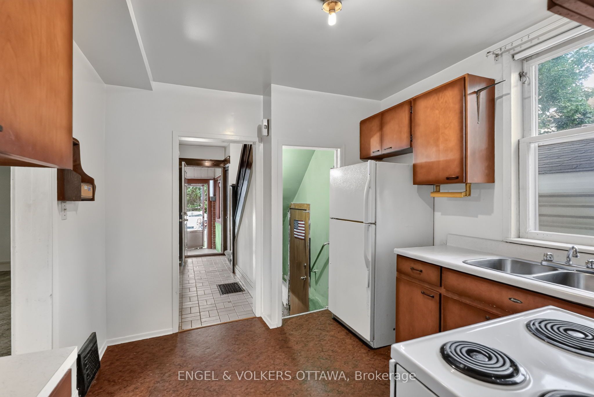 9 Geneva Street, Tunneys Pasture and Ottawa West, ON K1Y 3N5 photo 5