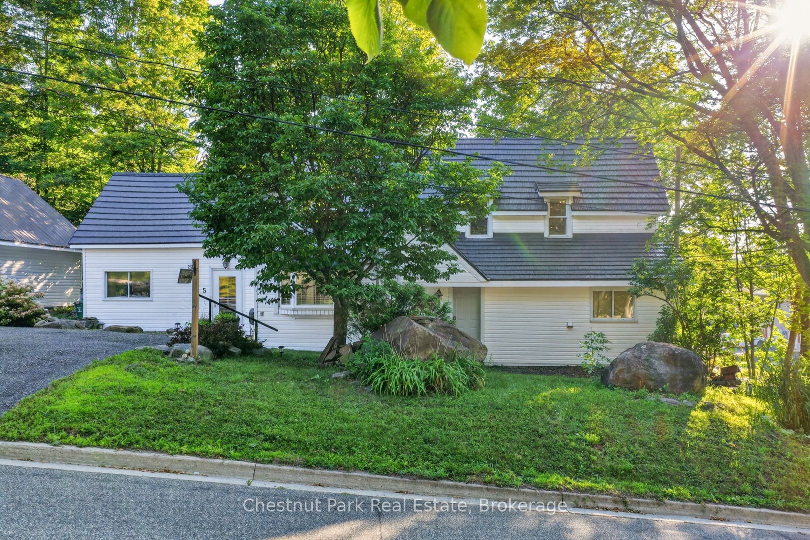 5 Wilmott Street, Huntsville, ON P1H 1W8