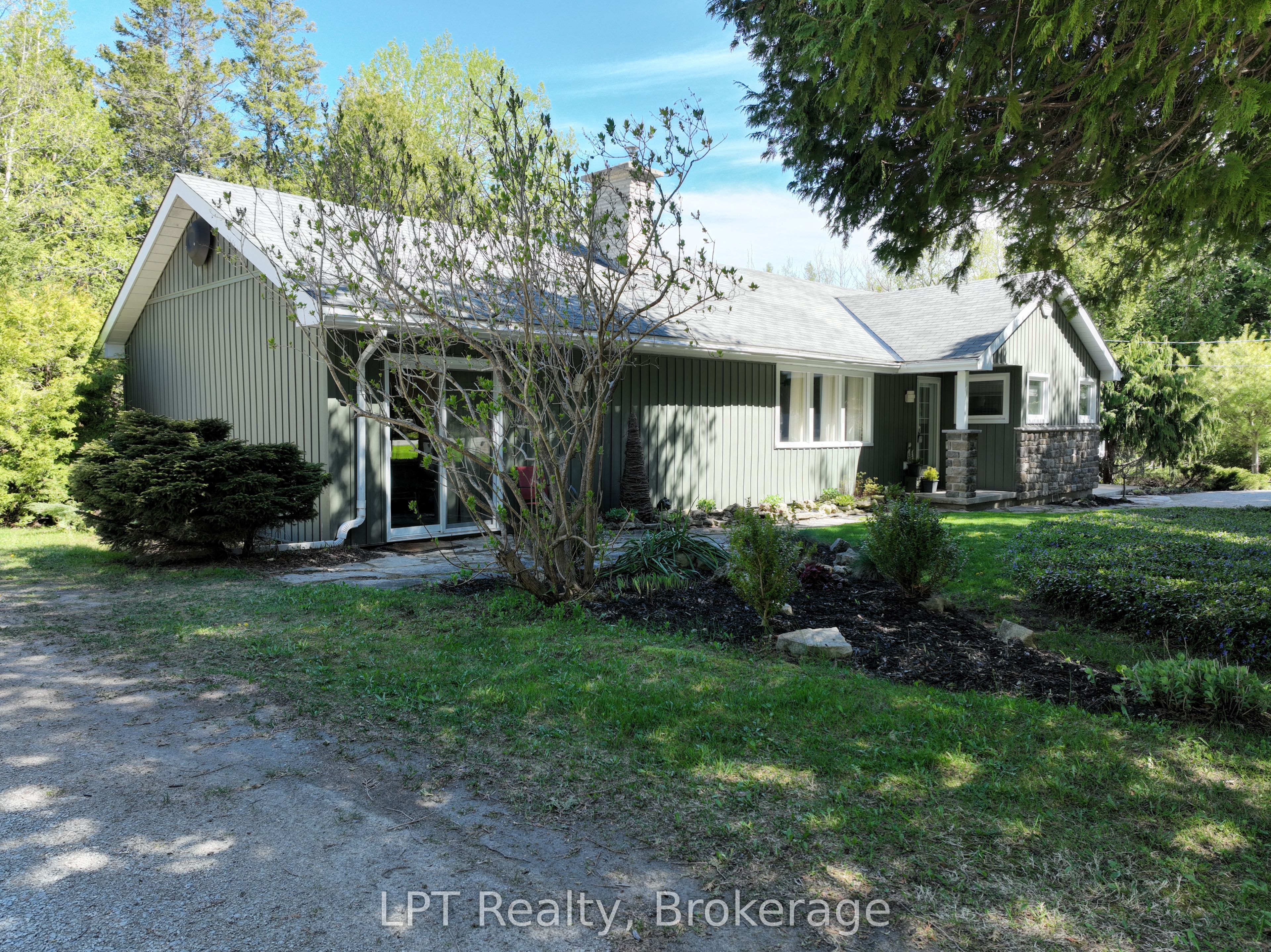 158 Stokes Bay Road, Northern Bruce Peninsula, ON N0H 1W0 photo 2