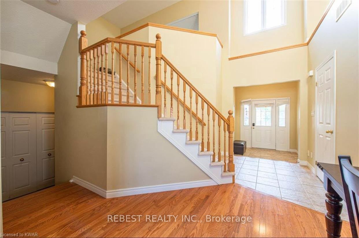 655 Interlaken Drive, Waterloo, ON N2T 2Y5 photo 2
