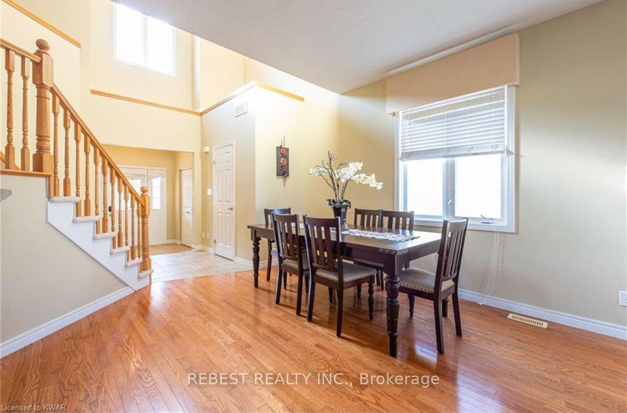 655 Interlaken Drive, Waterloo, ON N2T 2Y5 photo 3