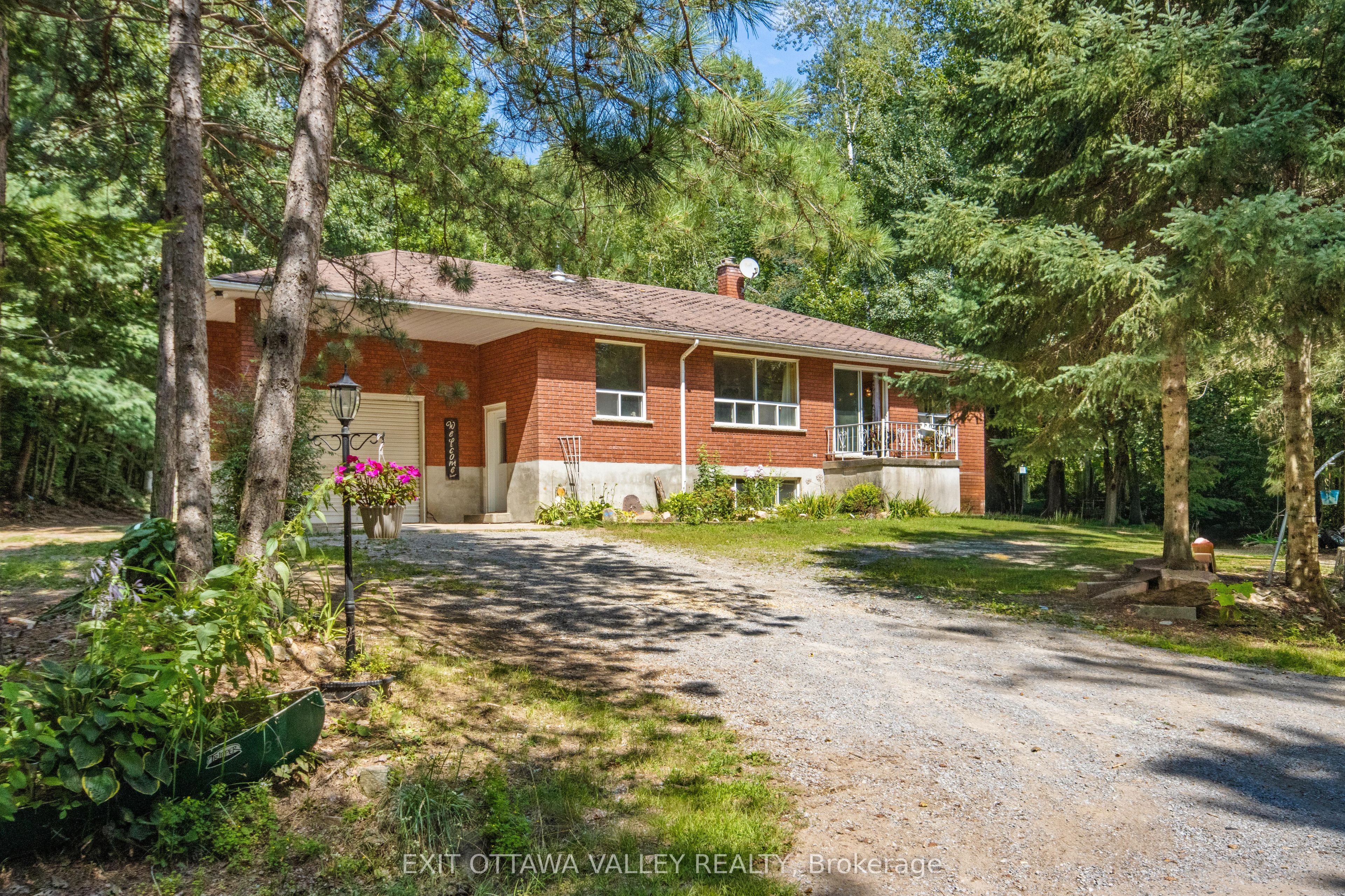 561 Long Lake Road, Madawaska Valley, ON K0J 1B0 photo 2