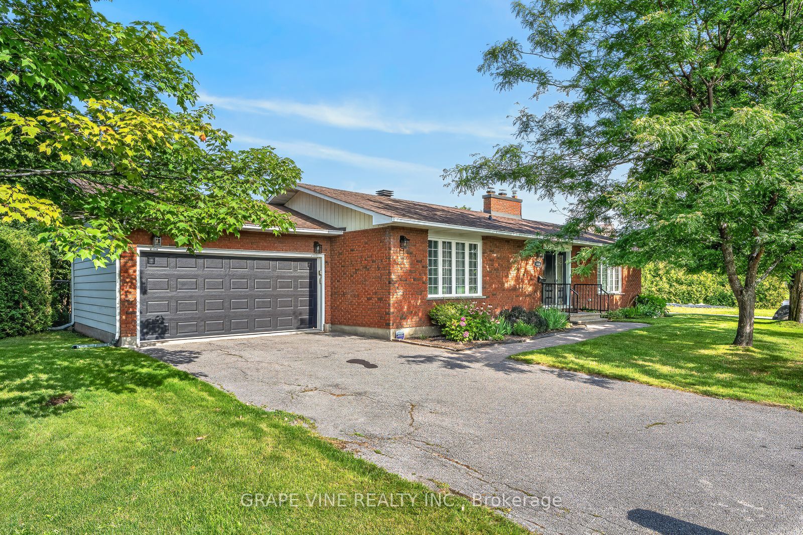 1486 Ridgebrook Drive, Cyrville - Carson Grove - Pineview, ON K1B 4H1