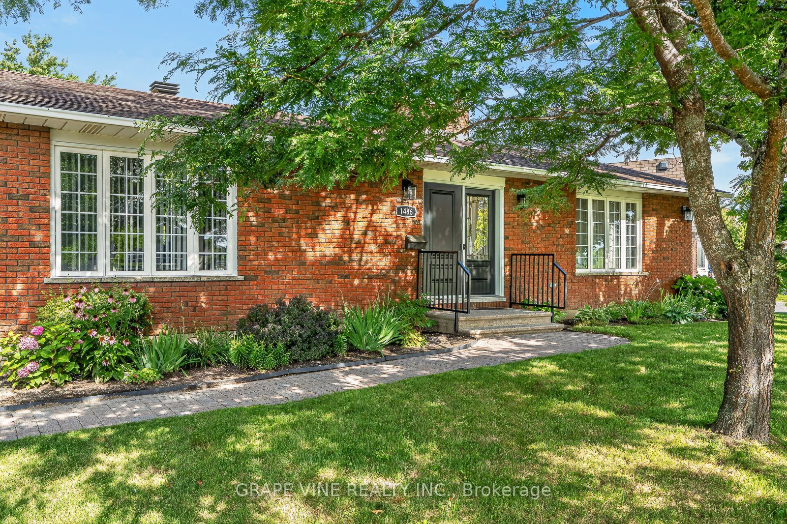 1486 Ridgebrook Drive, Cyrville - Carson Grove - Pineview, ON K1B 4H1 photo 2