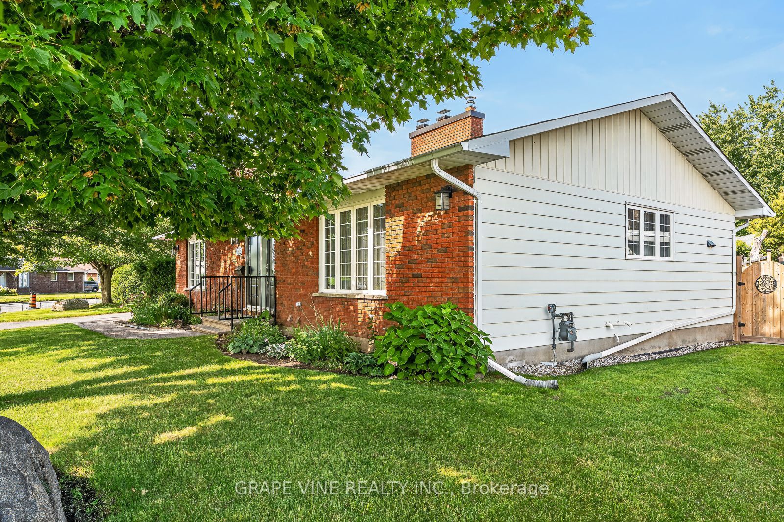 1486 Ridgebrook Drive, Cyrville - Carson Grove - Pineview, ON K1B 4H1 photo 3
