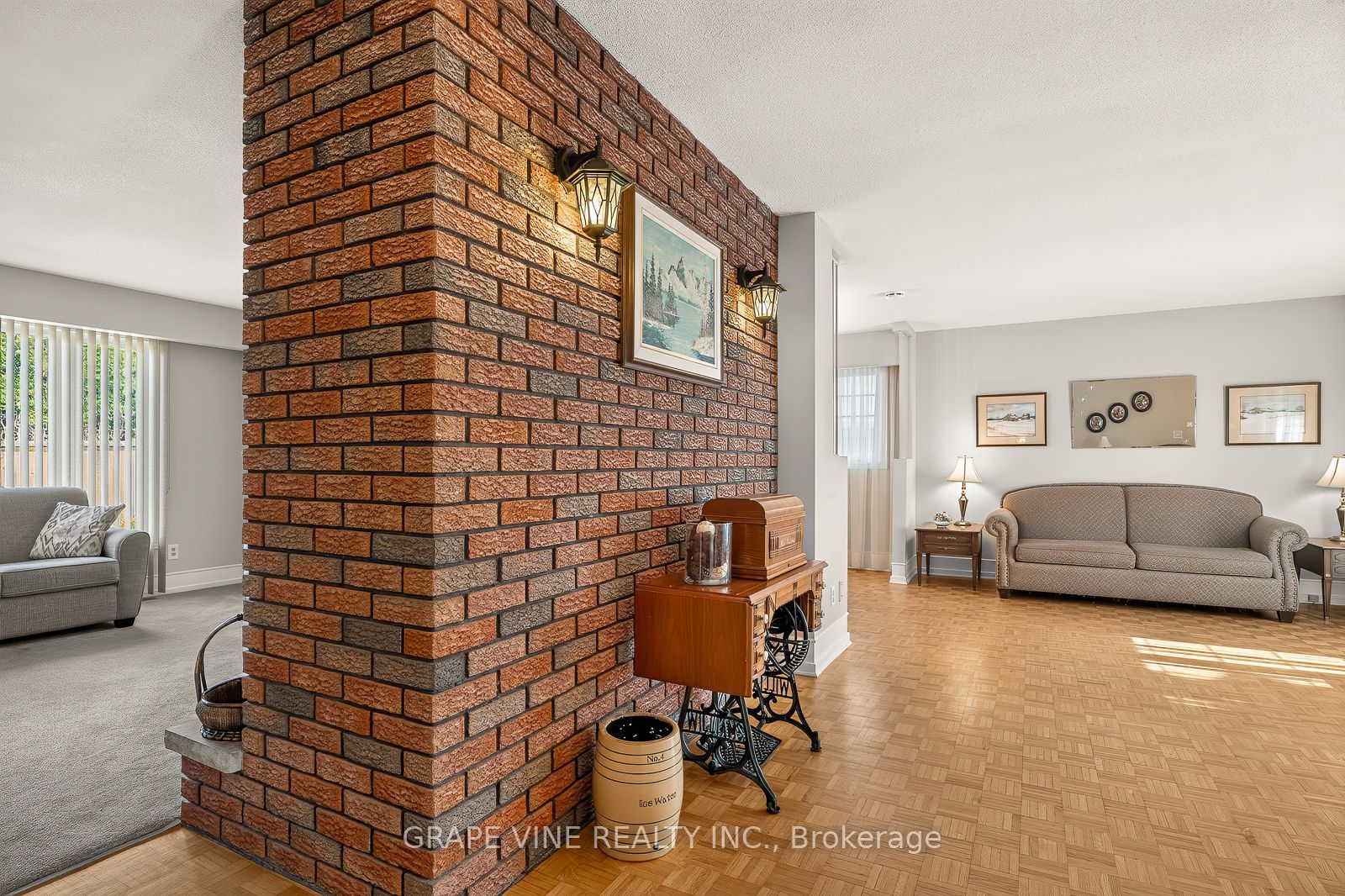 1486 Ridgebrook Drive, Cyrville - Carson Grove - Pineview, ON K1B 4H1 photo 5