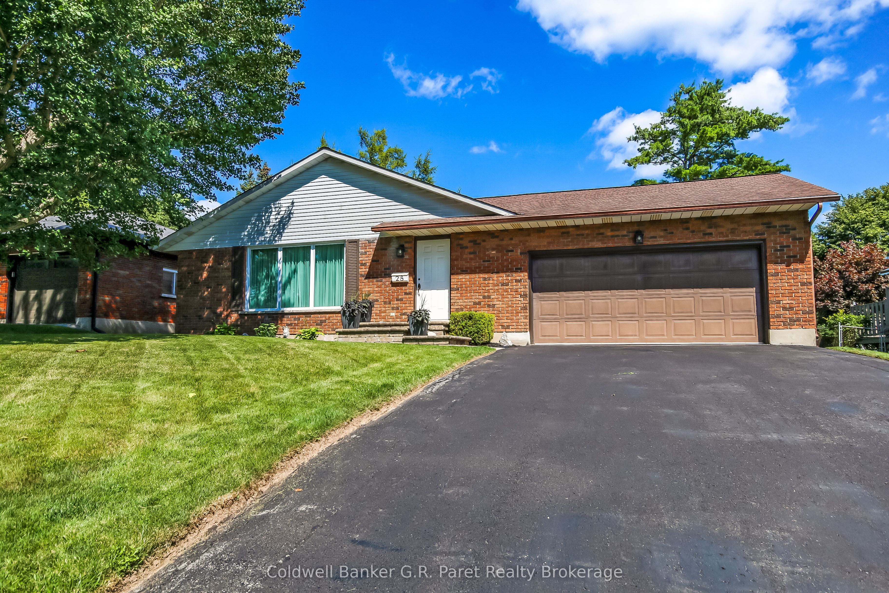 28 Woodcock Drive, Tillsonburg, ON N4G 4M2 photo 2