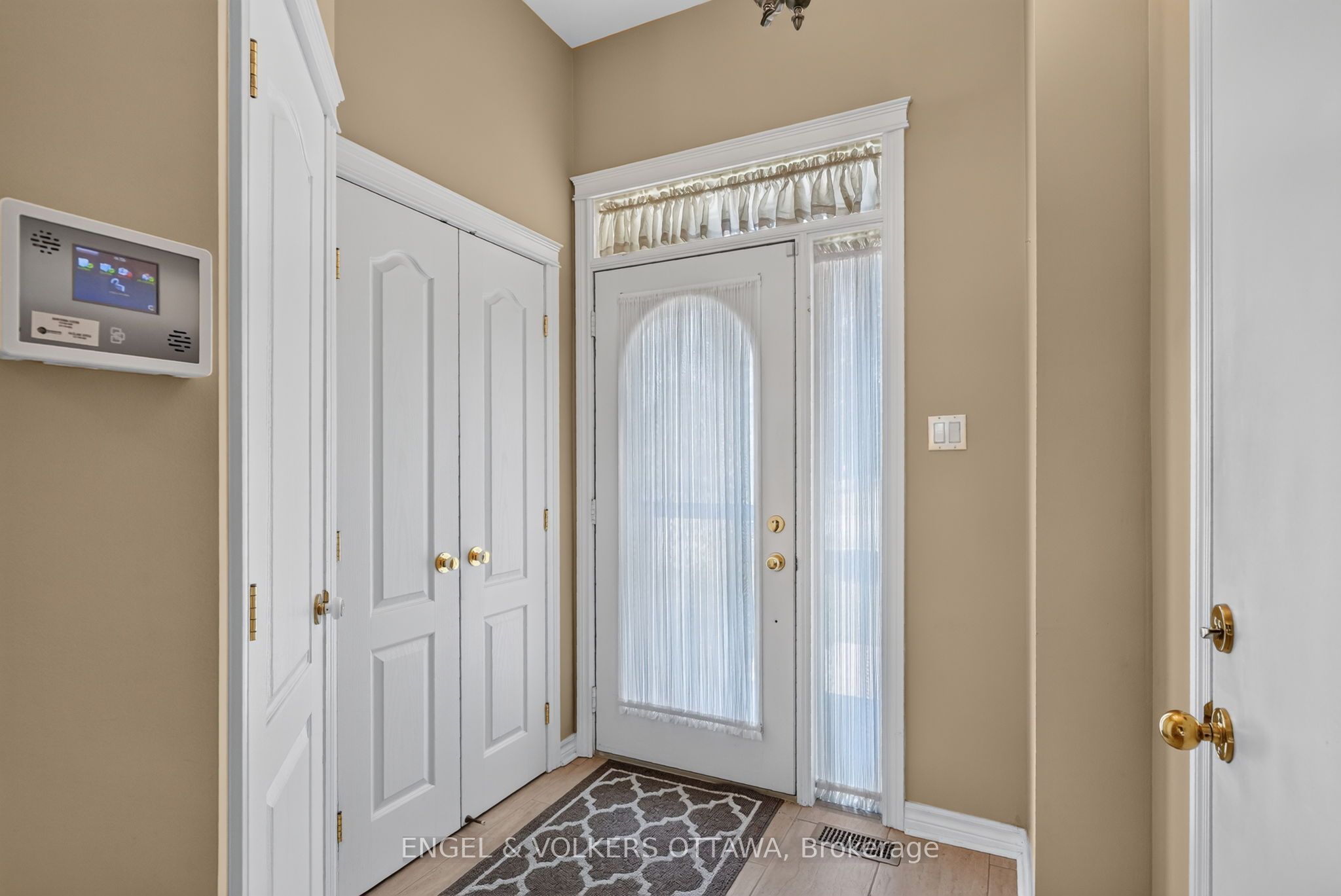 173 Hearst Way, Kanata, ON K2L 4G6 photo 4