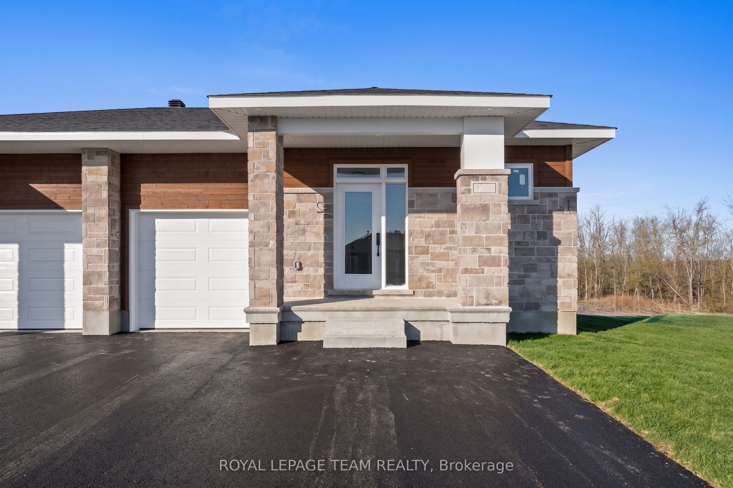 1124 Moore Street 2, Brockville, ON K6V 0H2