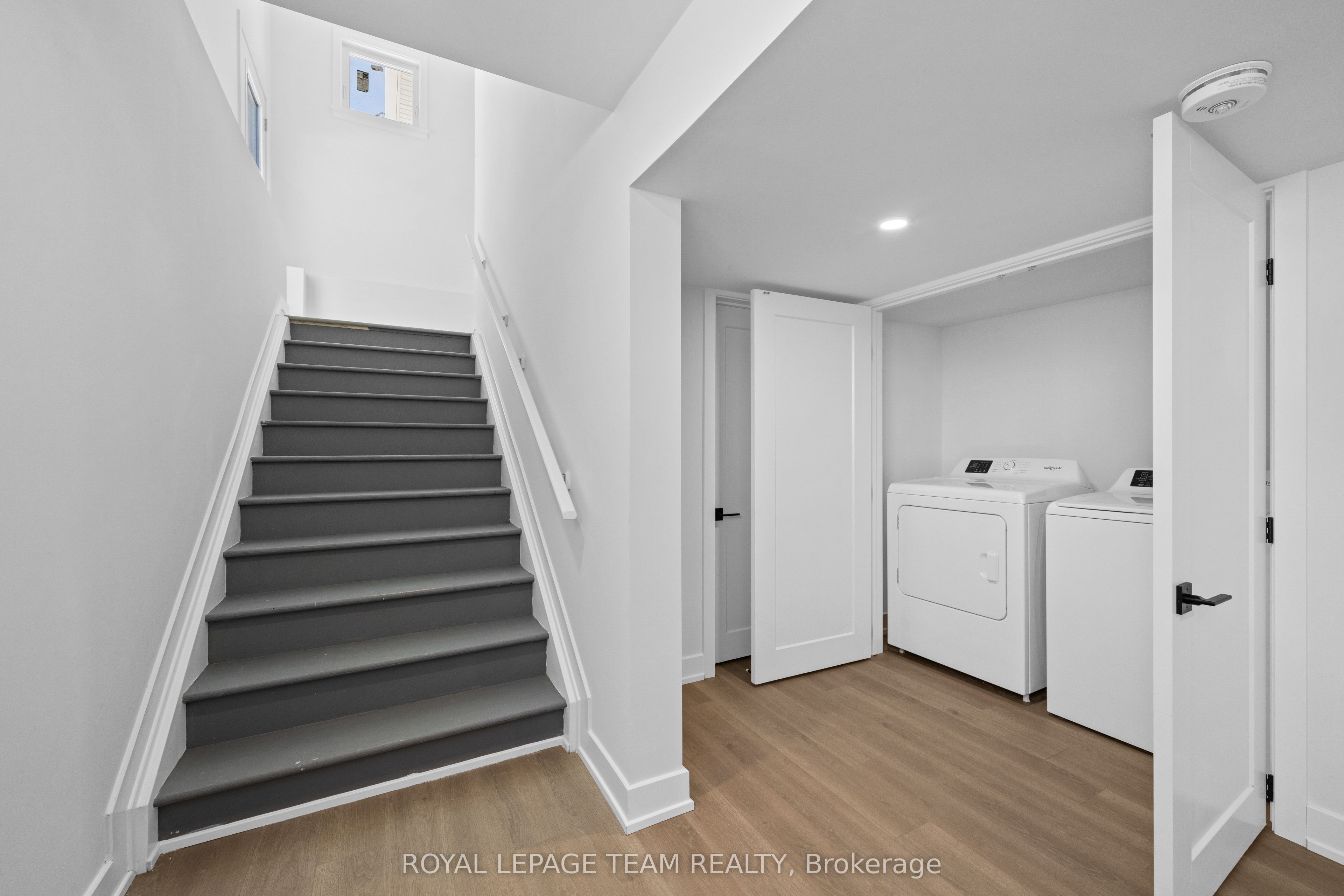 1124 Moore Street 2, Brockville, ON K6V 0H2 photo 3