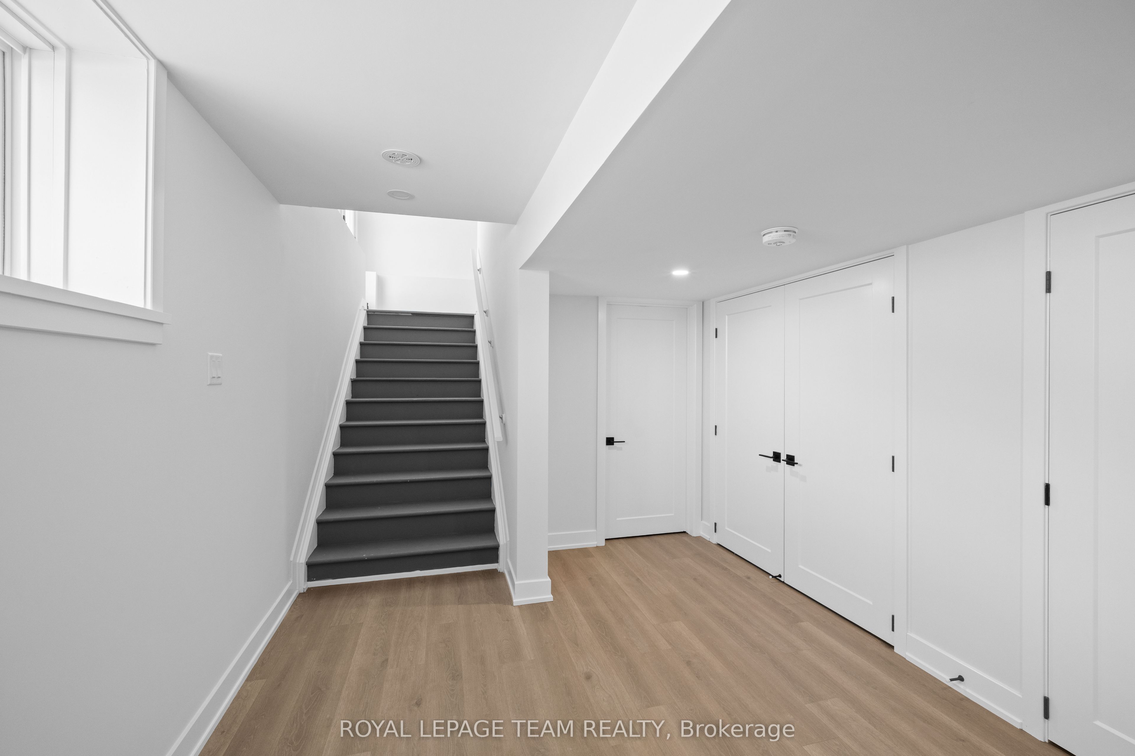 1124 Moore Street 2, Brockville, ON K6V 0H2 photo 4