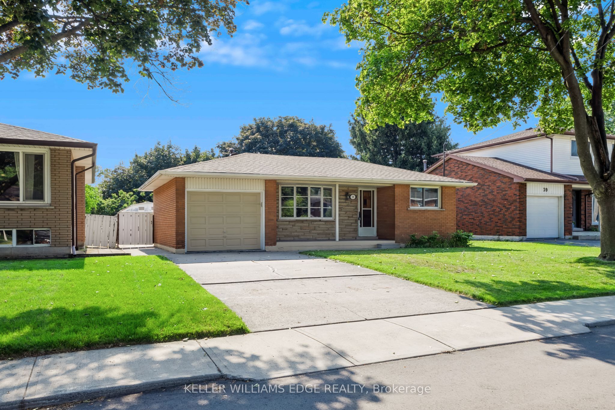 35 Burrwood Drive, Hamilton, ON L9C 3S9