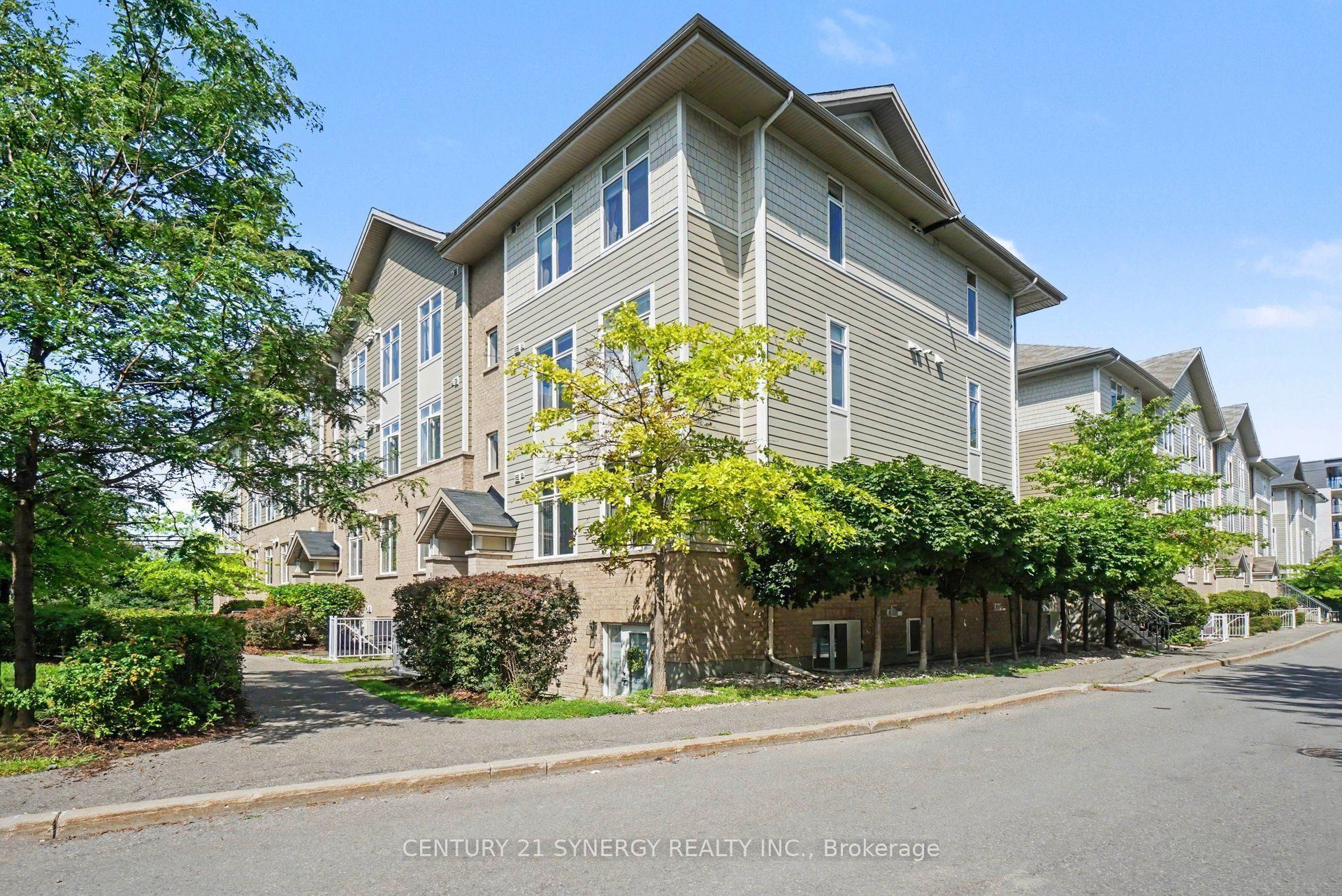 318 Everest Private D, Elmvale Acres and Area, ON K1G 4E3