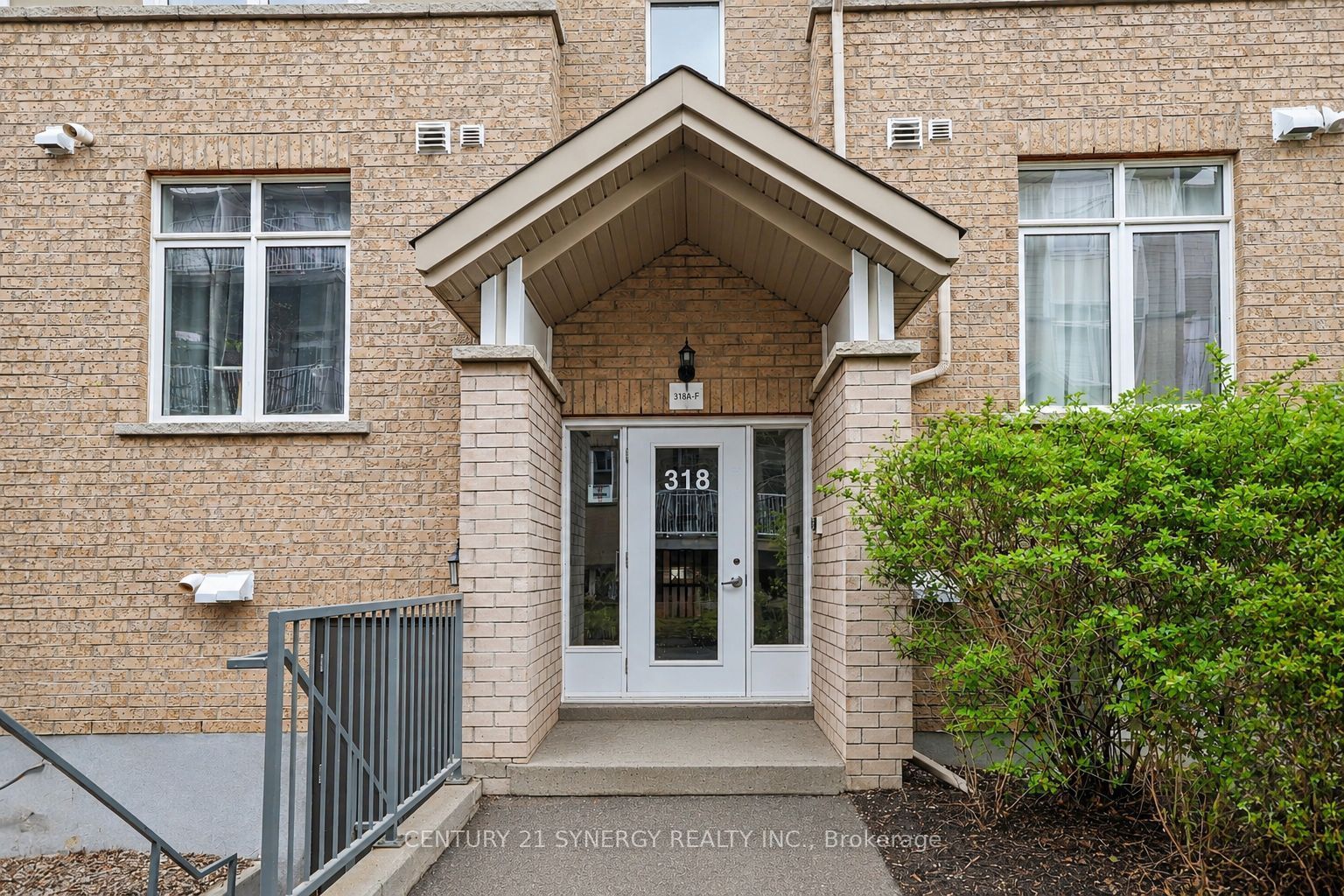 318 Everest Private D, Elmvale Acres and Area, ON K1G 4E3 photo 2