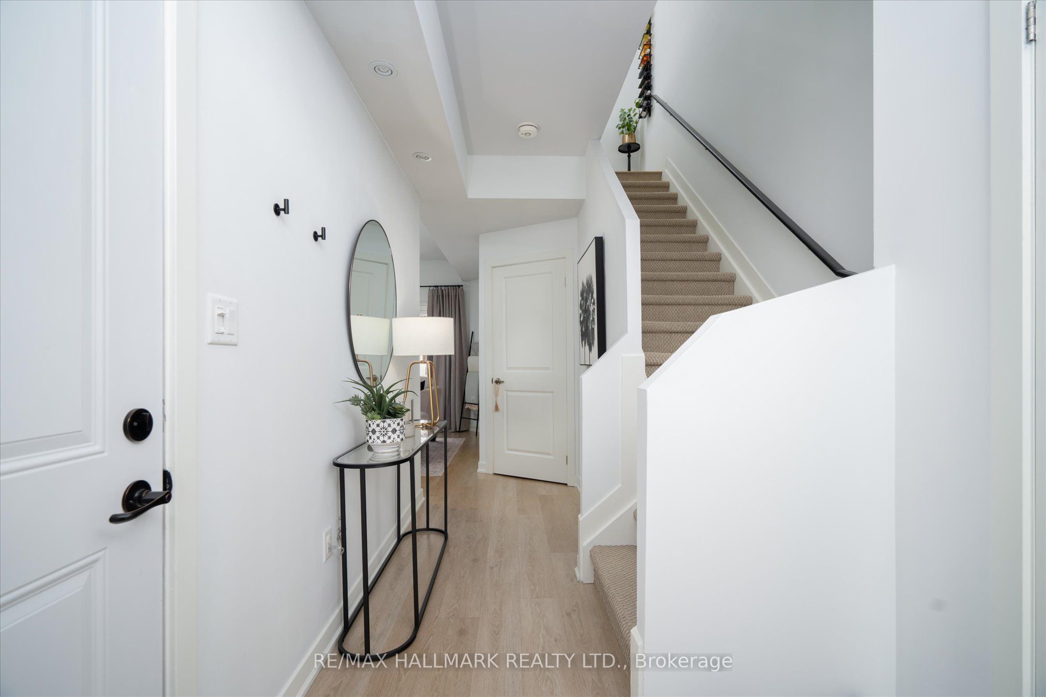 53 Wood Street E, Hamilton, ON L8L 3Y2 photo 3