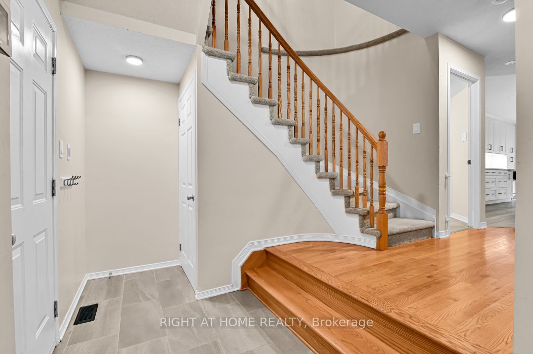 184 Carwood Circle, Overbrook - Castleheights and Area, ON K1K 4V4 photo 3