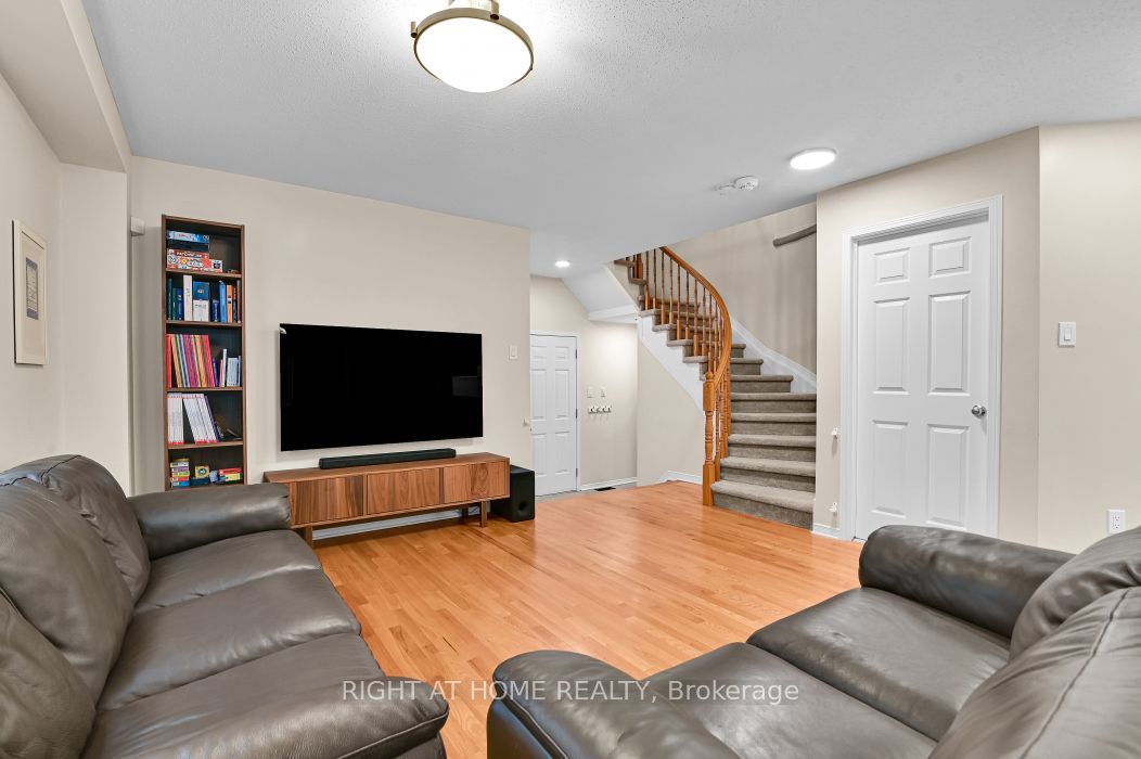 184 Carwood Circle, Overbrook - Castleheights and Area, ON K1K 4V4 photo 5