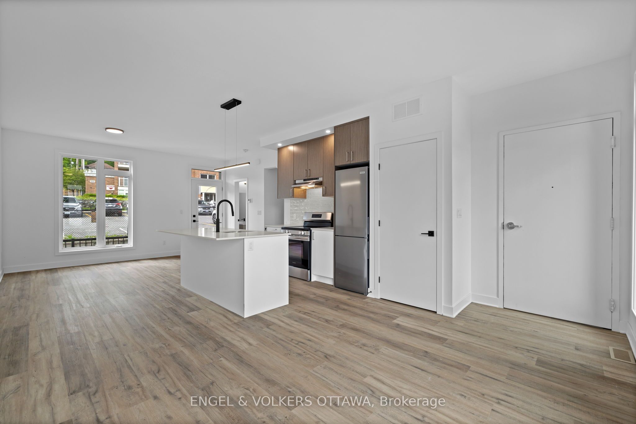 1258 Marenger Street D, Orleans - Convent Glen and Area, ON K1C 1S2 photo 3