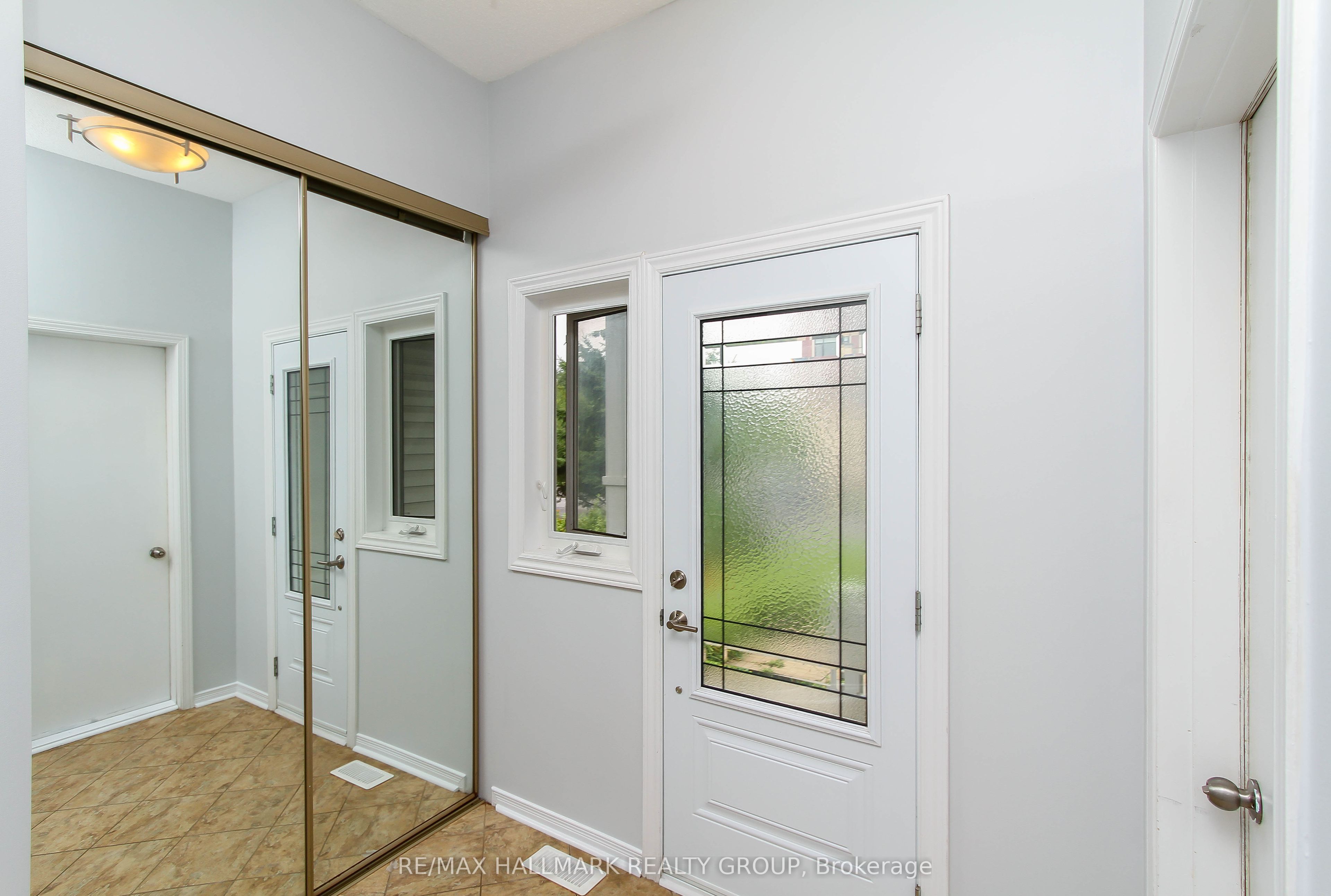 25 Wildpine Court, Stittsville - Munster - Richmond, ON K2S 1C6 photo 2