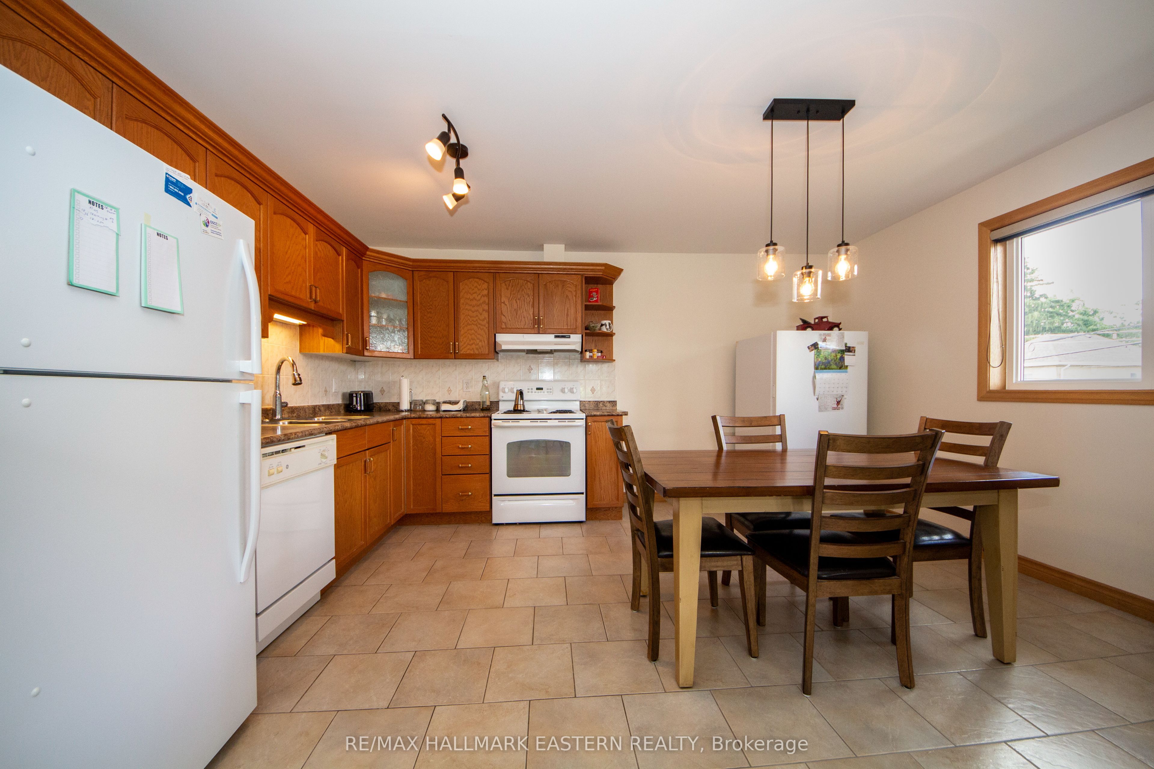 878 Armour Road 202, Peterborough, ON K9H 2A6 photo 3