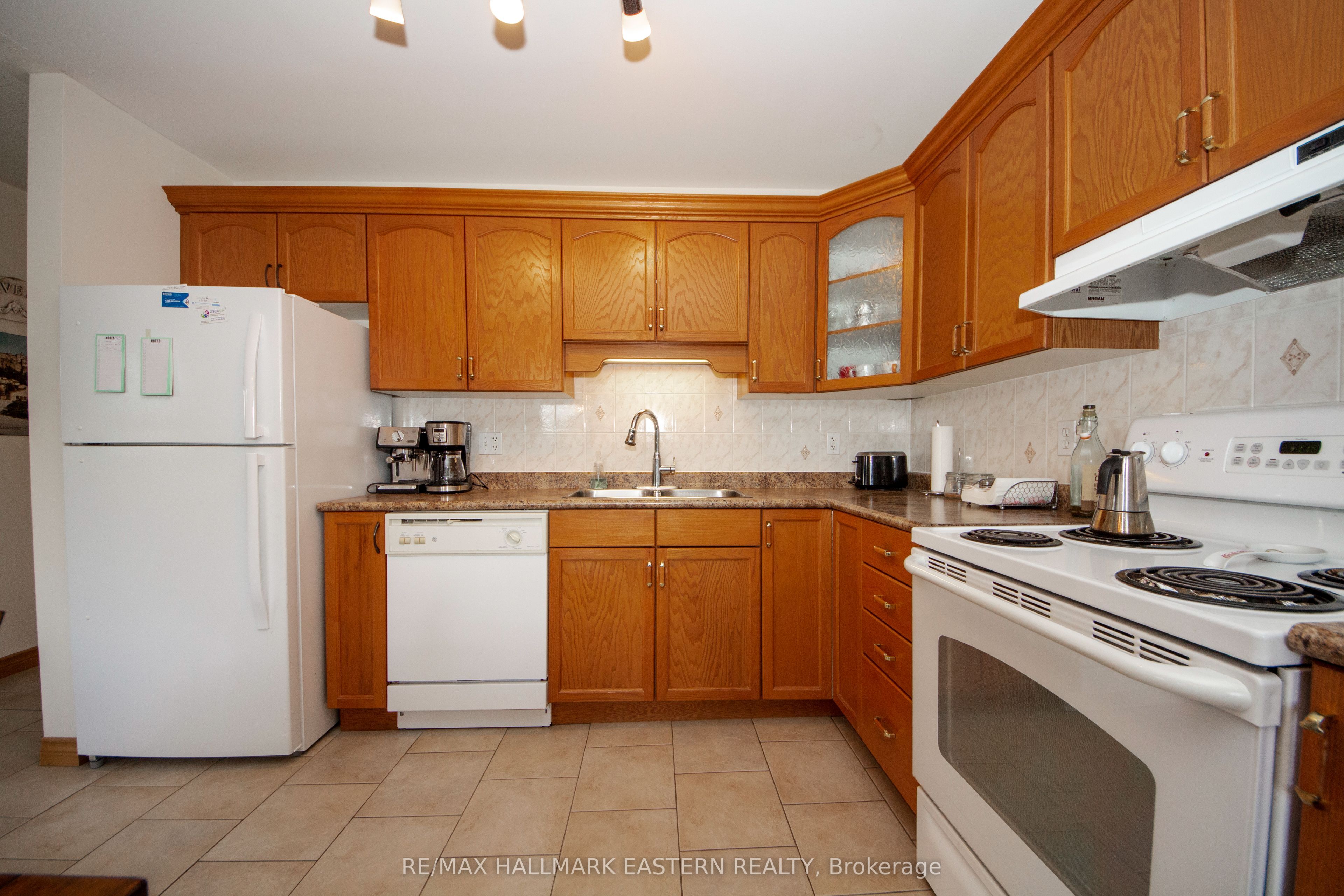 878 Armour Road 202, Peterborough, ON K9H 2A6 photo 4