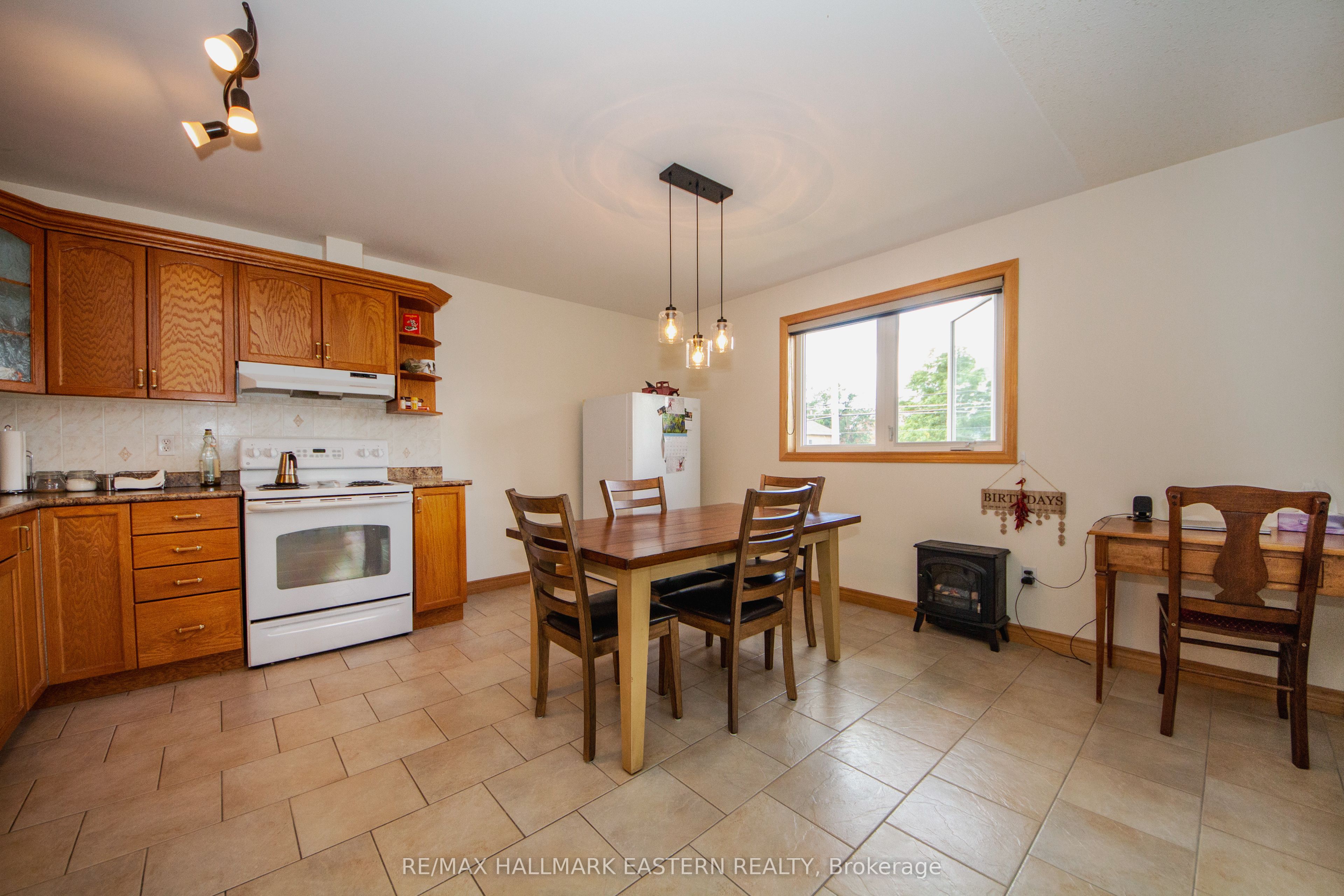 878 Armour Road 202, Peterborough, ON K9H 2A6 photo 5