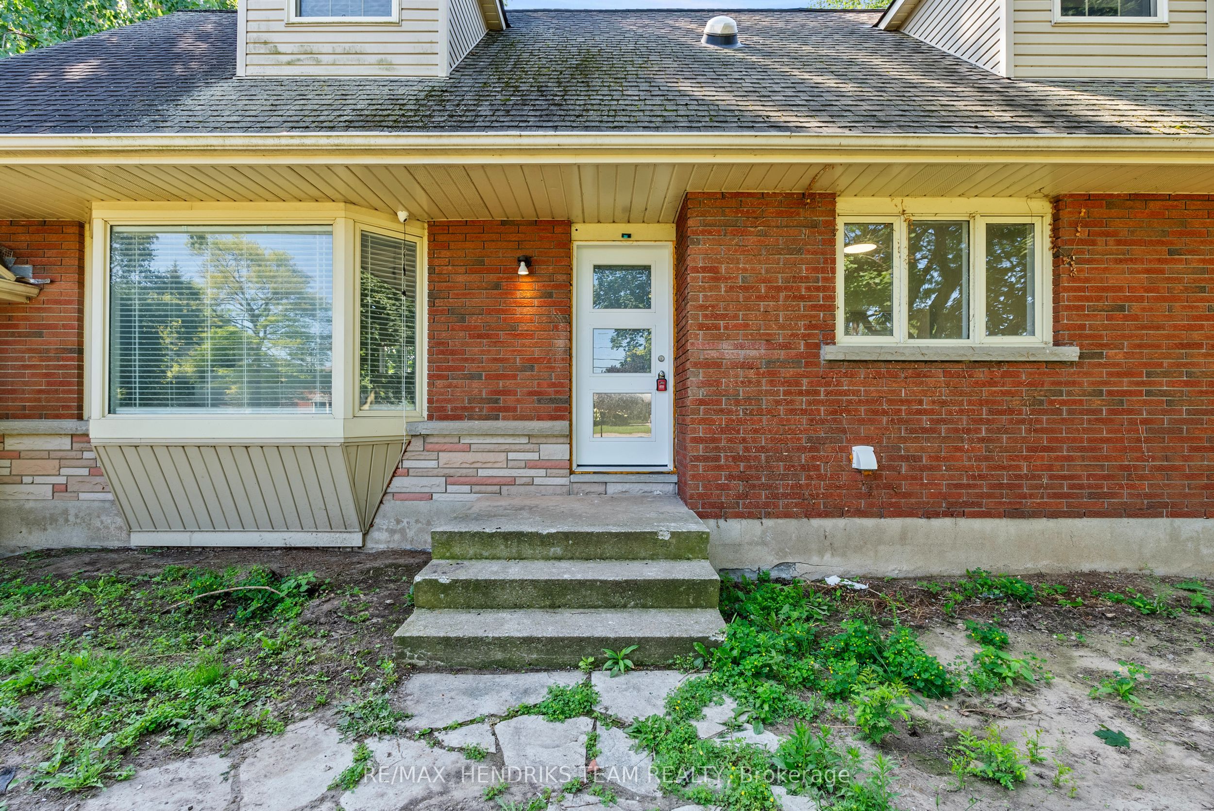 1648 Third Avenue, St. Catharines, ON L2R 6P9 photo 4