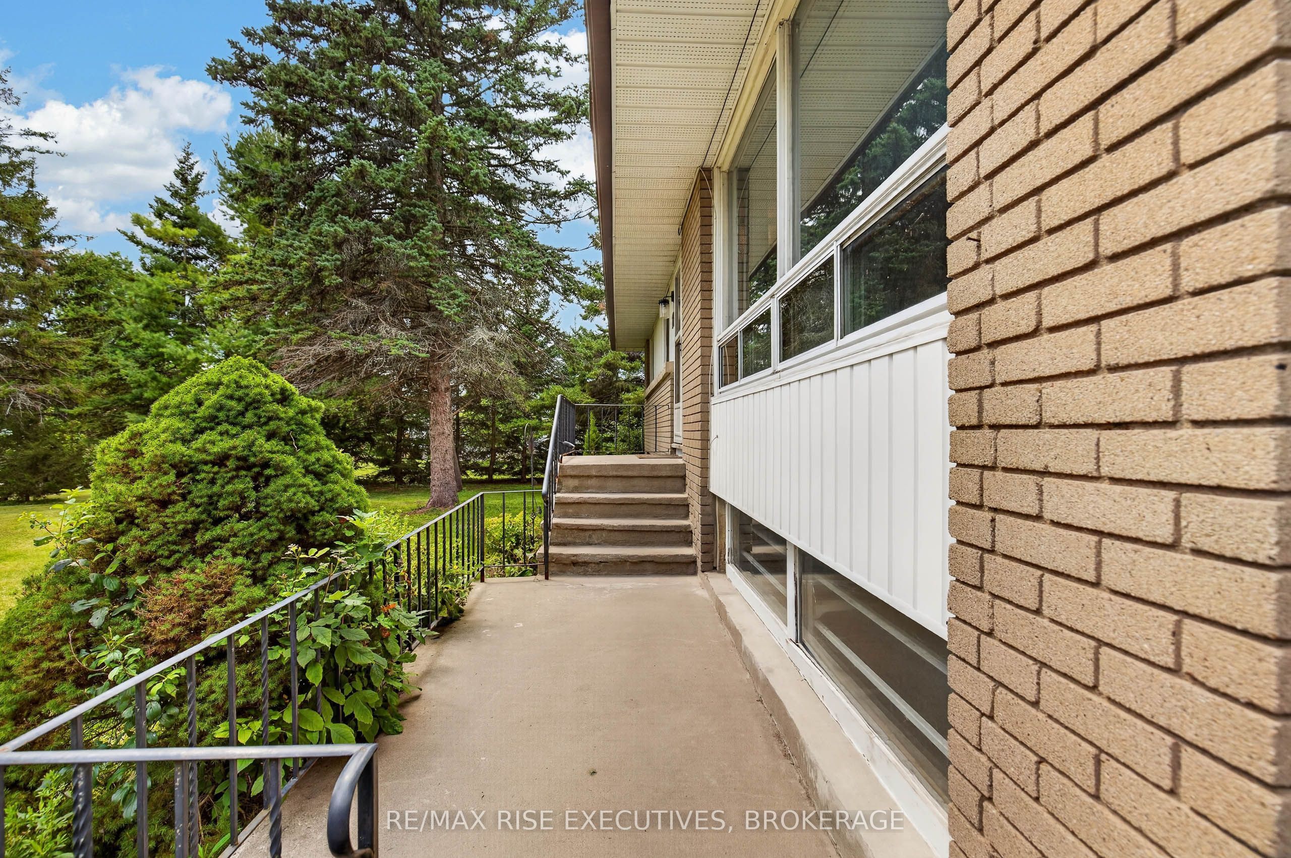 18 Dalgleish Avenue, Kingston, ON K7K 5H6 photo 3