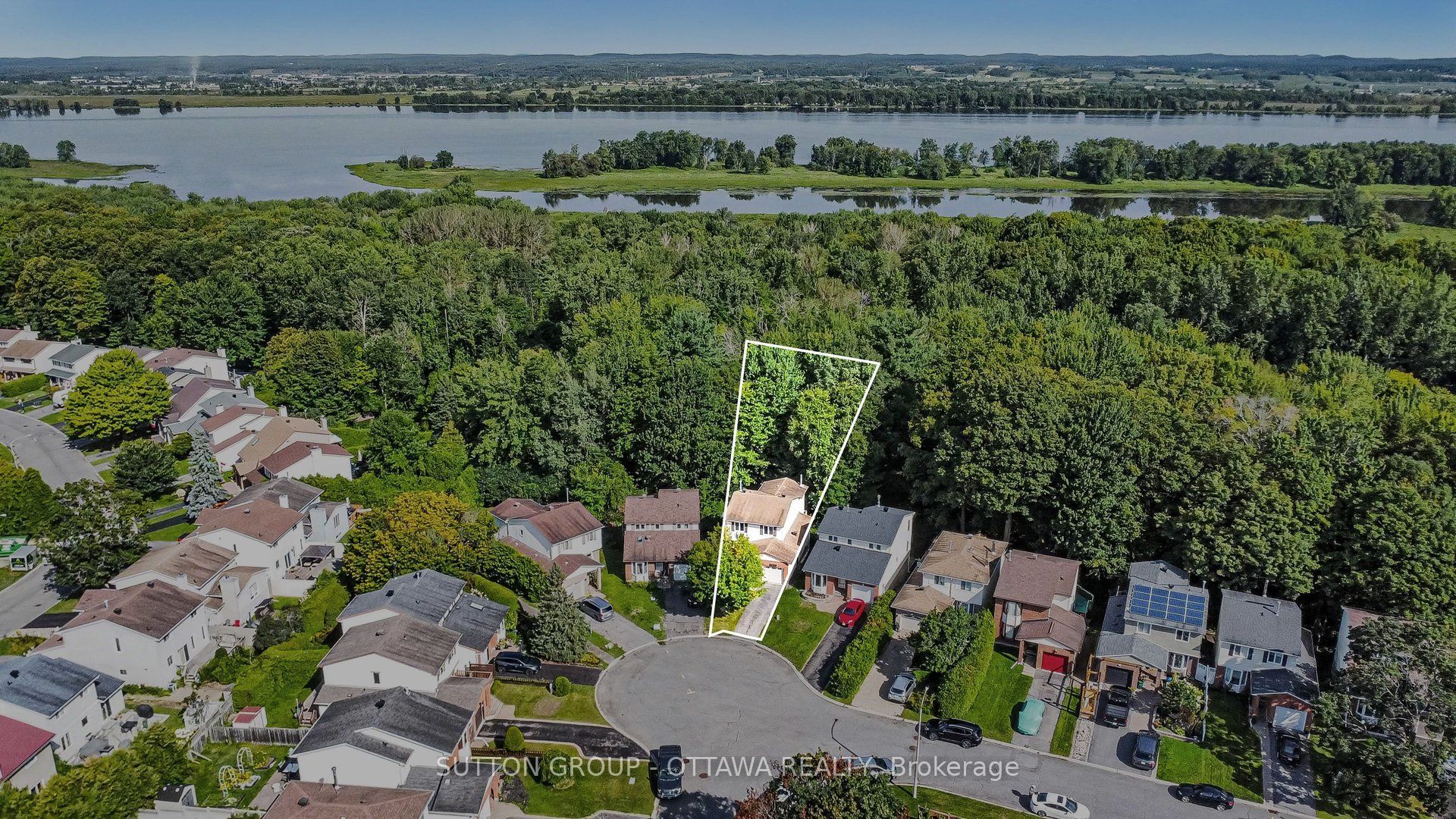 792 Harlequin Crescent, Orleans - Cumberland and Area, ON K1E 2P3 photo 2